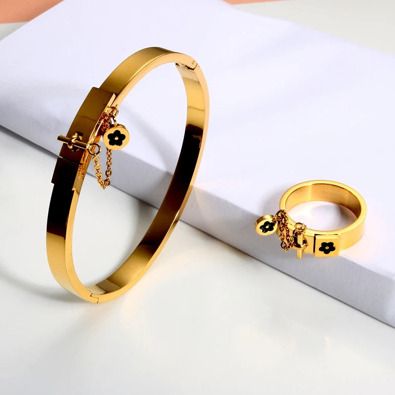 Luxury Gold Color Staiess Steel Lucky Flower Cuff Bangles Women Girls Wedding Party Charm Bangles Jewelry Gift