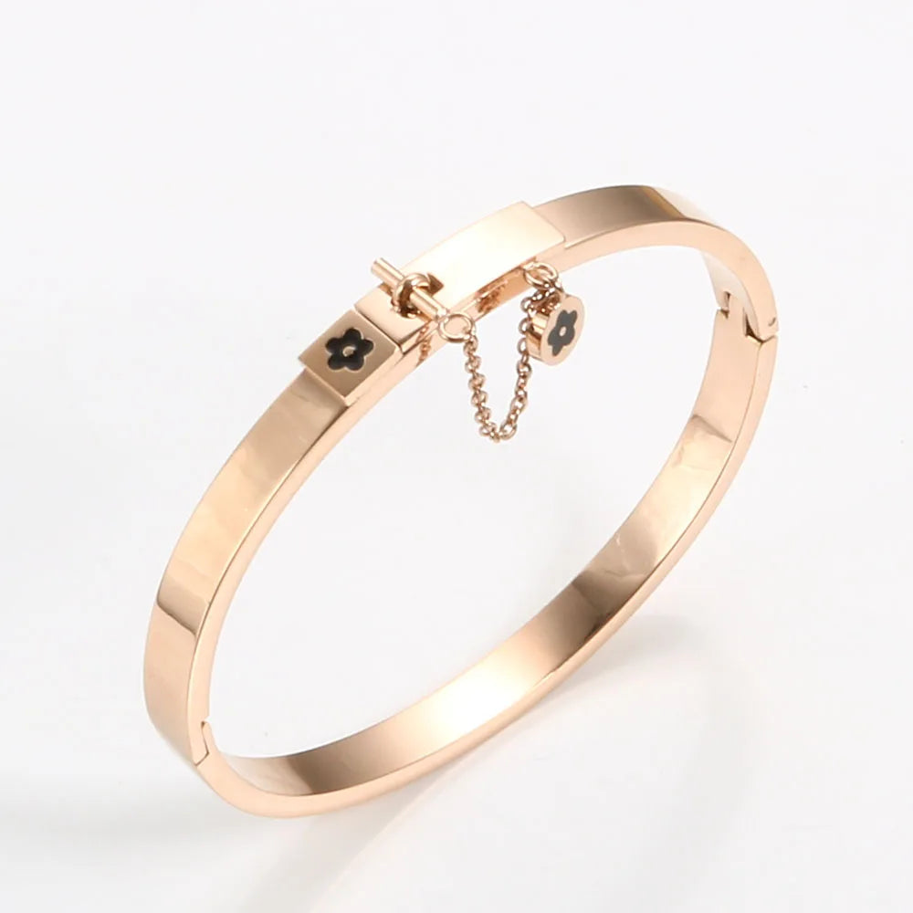 Luxury Gold Color Staiess Steel Lucky Flower Cuff Bangles Women Girls Wedding Party Charm Bangles Jewelry Gift