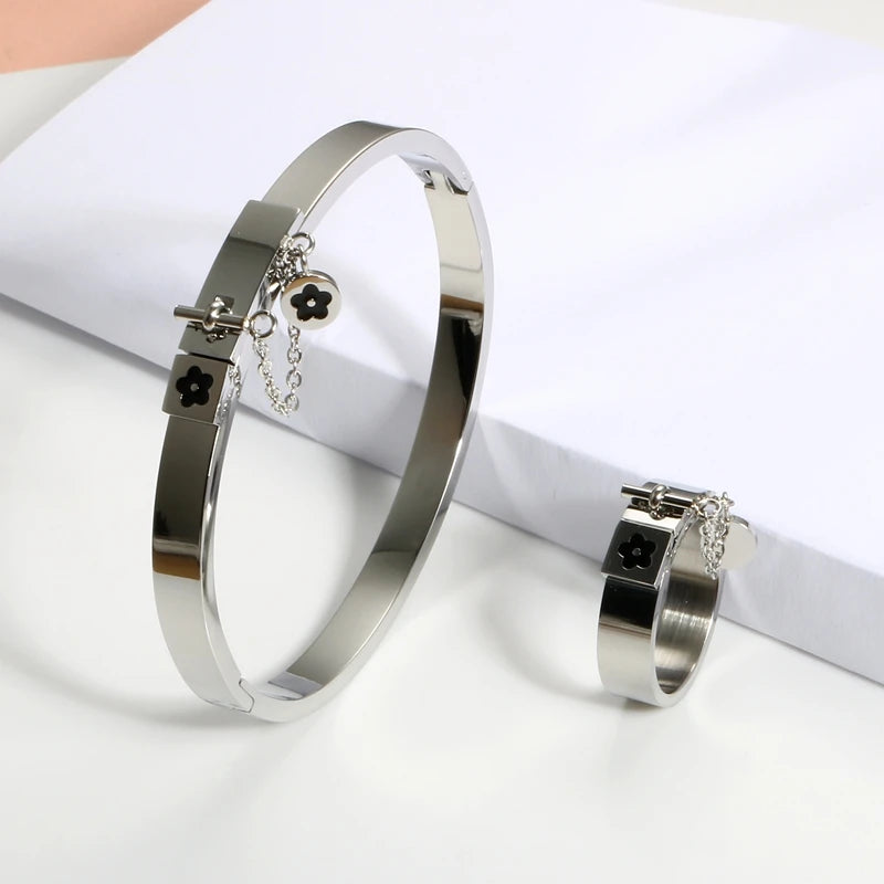 Luxury Gold Color Staiess Steel Lucky Flower Cuff Bangles Women Girls Wedding Party Charm Bangles Jewelry Gift