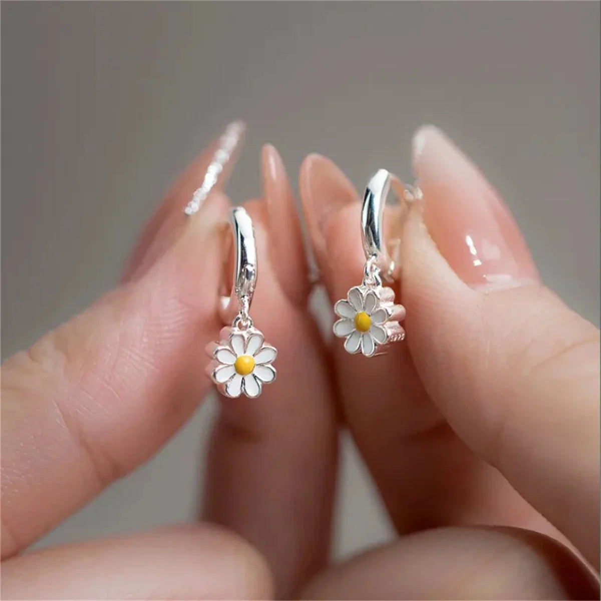 2/4Pcs Stainles Steel Sweet Flower Hoop Earrings For Women,New Fashion Round Ring For Wedding Party Temperament Ear Jewelry Gift