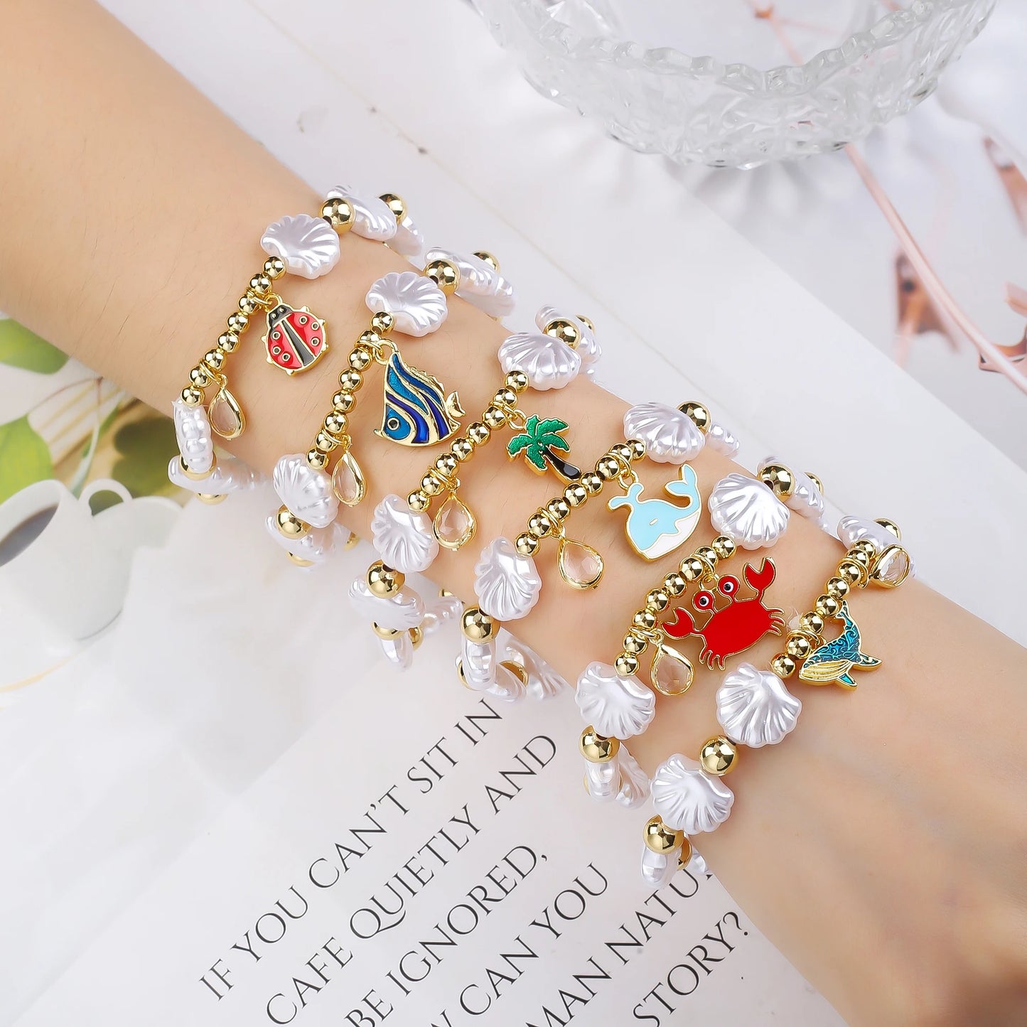 New Trend White Shell Shape Beads Stretch Bracelet Ocean Theme Fish Crab Tree Beetle Charm Gold Color Copper Beads Bracelet