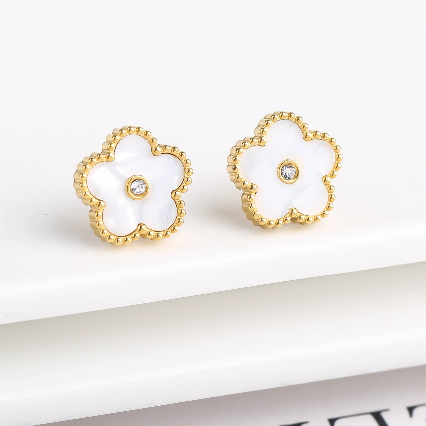 Trending Shell Flower Stainless Steel Five Leaf Flower Stud Earrings for Women Clover Ear Piercing Fashion Jewelry Party Gifts