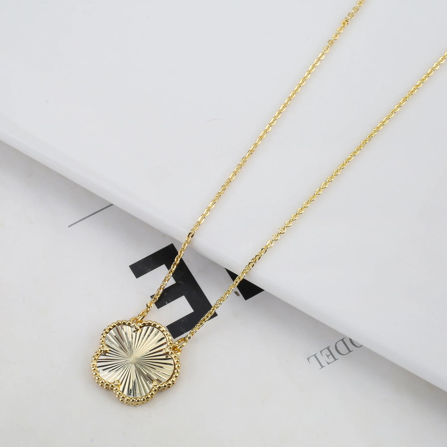 2025 Luxury Hot Selling Shiny Metal New Design Plant Five Leaf Flower Set 15mm Double Sided Women's Gilded Gift Clover