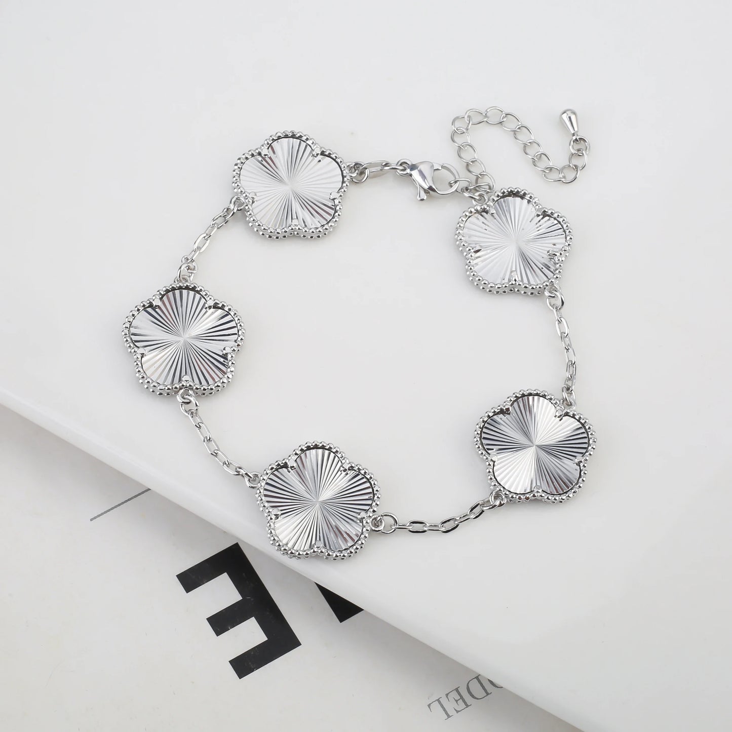 2025 Luxury Hot Selling Shiny Metal New Design Plant Five Leaf Flower Set 15mm Double Sided Women's Gilded Gift Clover