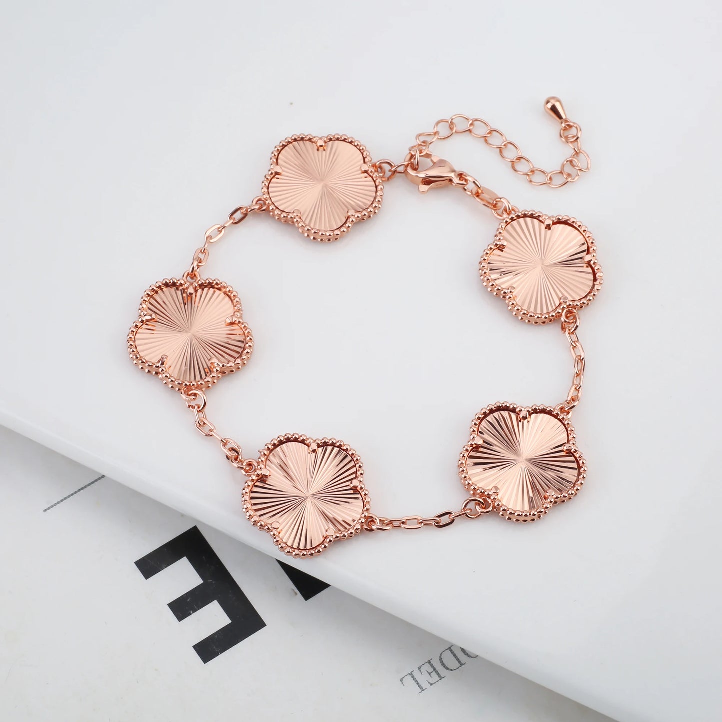2025 Luxury Hot Selling Shiny Metal New Design Plant Five Leaf Flower Set 15mm Double Sided Women's Gilded Gift Clover