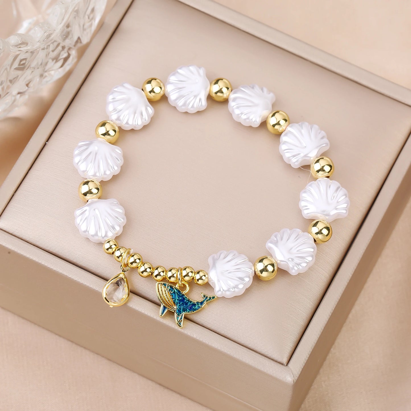 New Trend White Shell Shape Beads Stretch Bracelet Ocean Theme Fish Crab Tree Beetle Charm Gold Color Copper Beads Bracelet