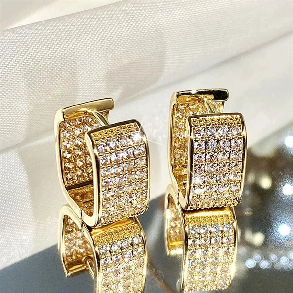 2pcs Fashion Paved CZ Huggie Hoop Earrings for Women,Metal Simple Versatile Girls Earrings Jewelry Suitable for Banquet Wear
