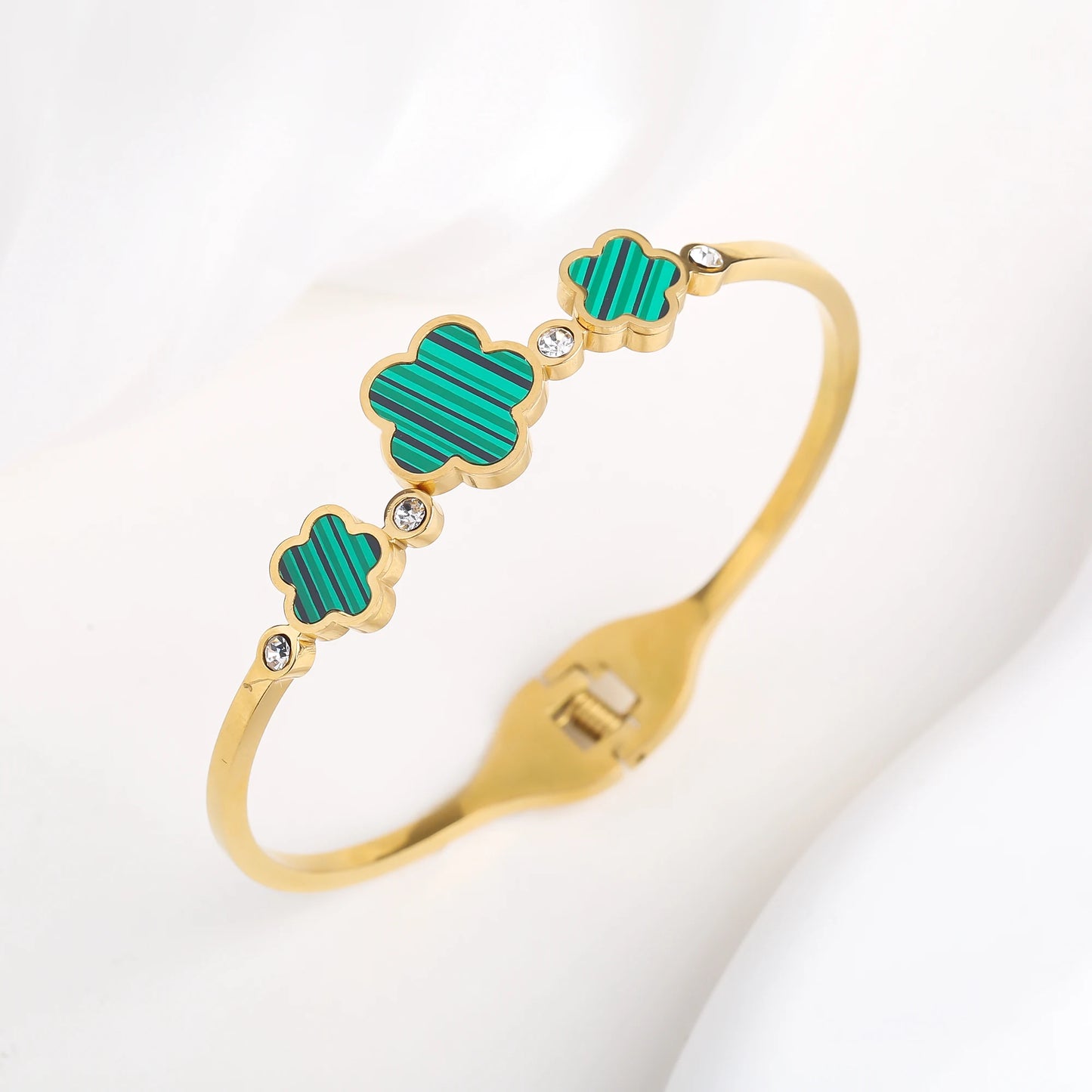 INS Hot Sale Stainless Steel Laser Five Leaf Flower Opening Ladies Bangle Classic For Woman Girl Clover Jewelry Party Gift 2024