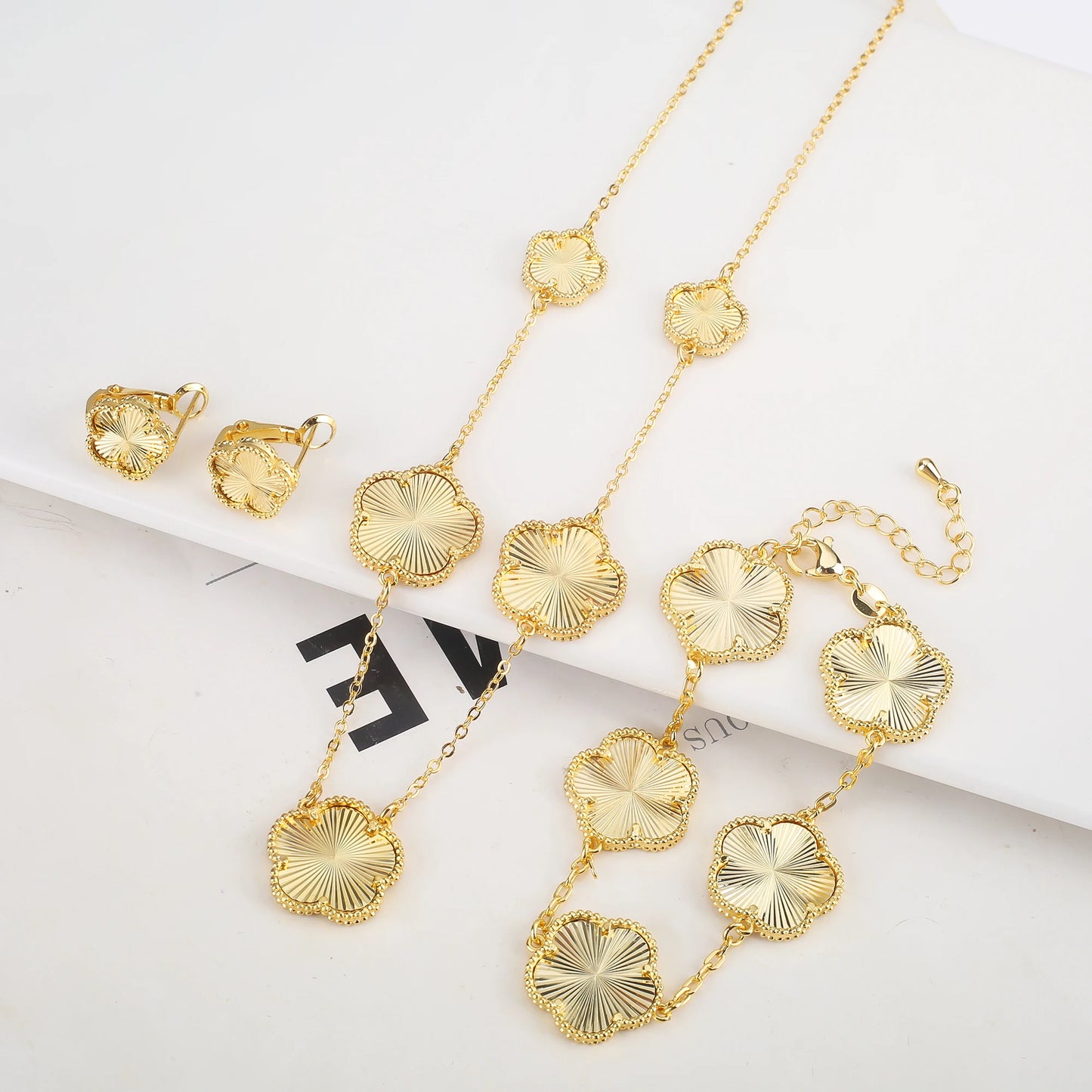 2025 Luxury Hot Selling Shiny Metal New Design Plant Five Leaf Flower Set 15mm Double Sided Women's Gilded Gift Clover