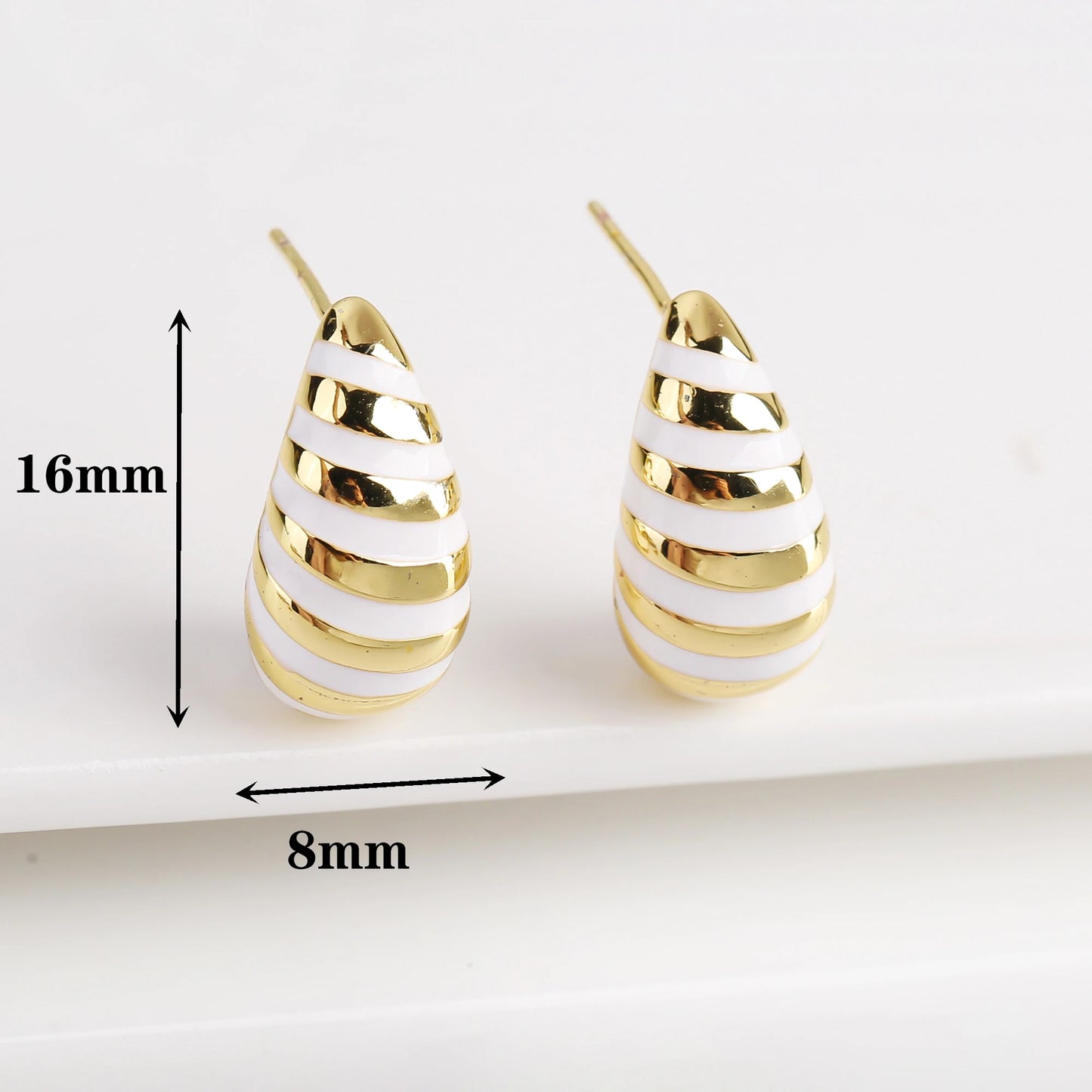Classic Zirconia Comma Ladies Stud Earrings Fashion Water Drop Earrings Temperament For Woman Party Wedding Jewelry Wholesale