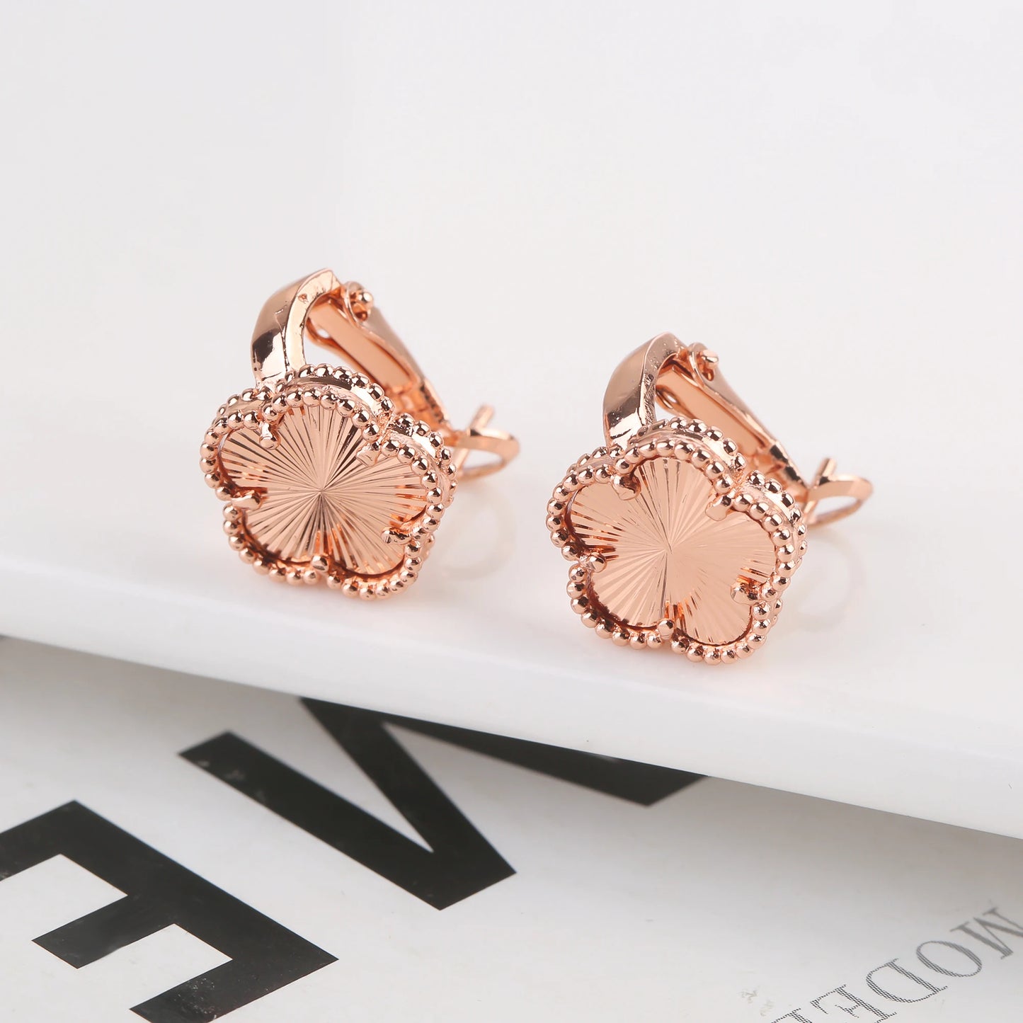 2025 Luxury Hot Selling Shiny Metal New Design Plant Five Leaf Flower Set 15mm Double Sided Women's Gilded Gift Clover