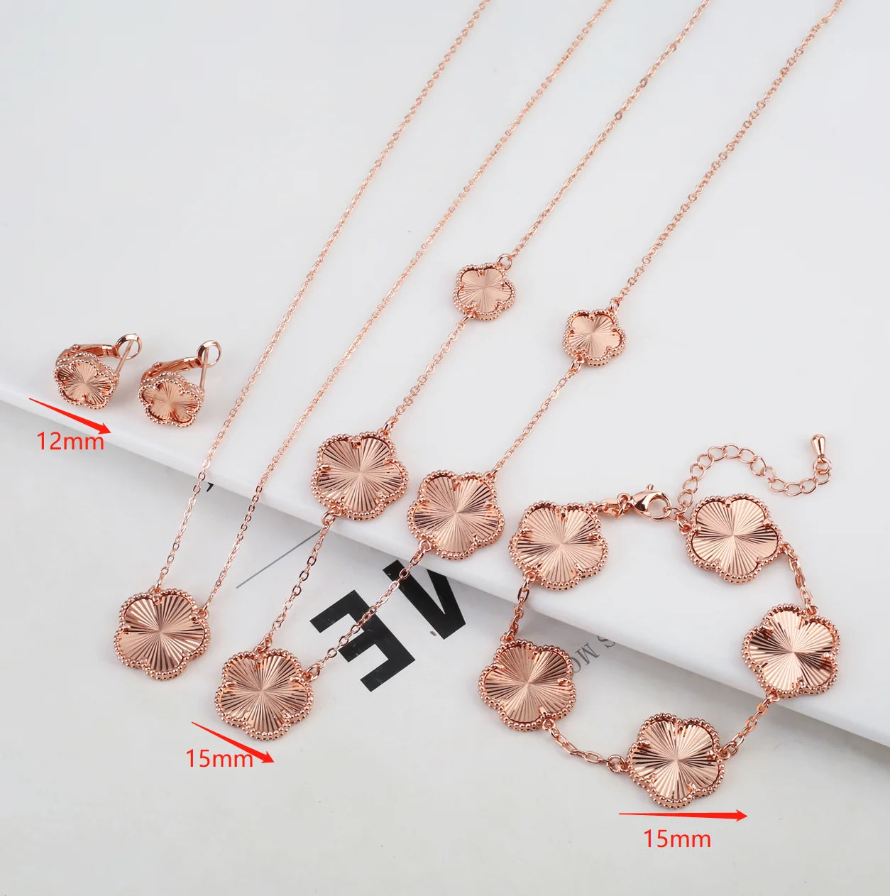 2025 Luxury Hot Selling Shiny Metal New Design Plant Five Leaf Flower Set 15mm Double Sided Women's Gilded Gift Clover