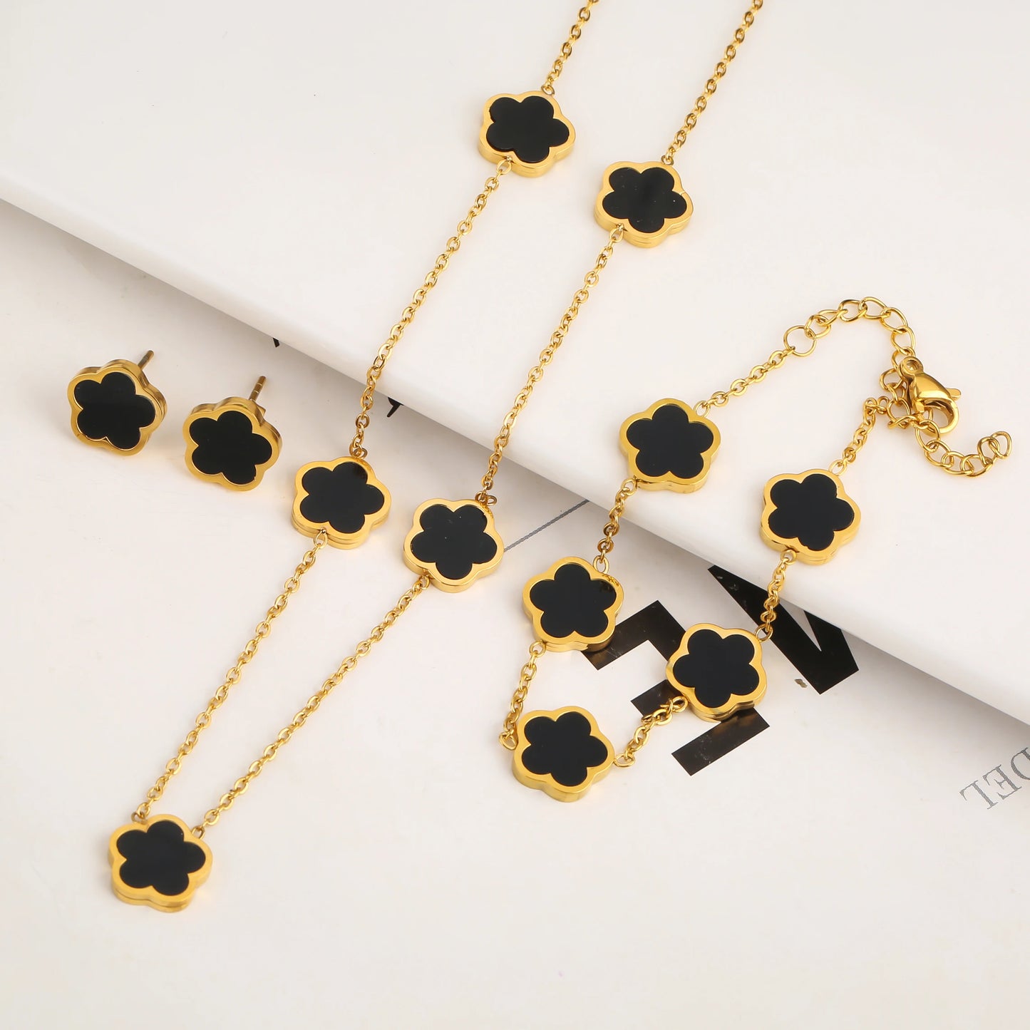 Hot Selling Stainless Steel Single Sided Pendant Necklace With Five Leaf Flower High-Quality Jewelry For Women's Clover