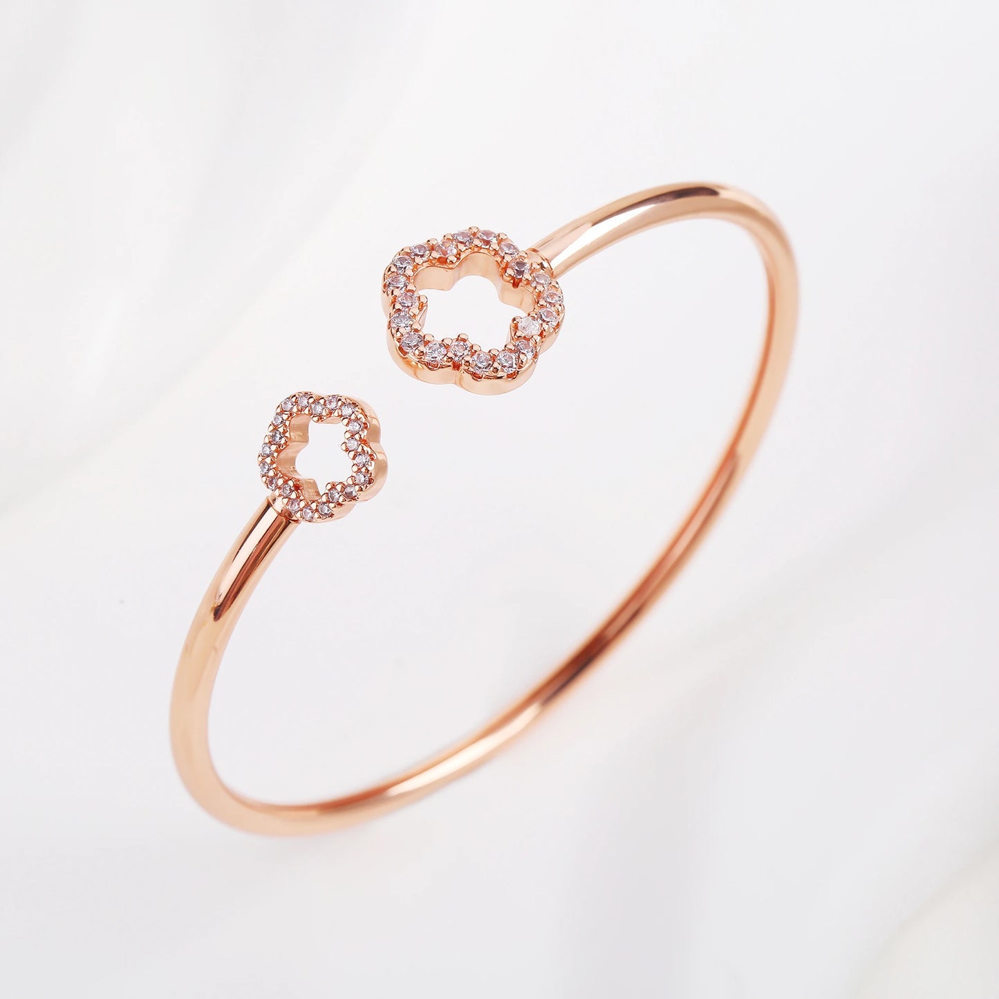 Flower Jewelry Bracelet Shiny Zirconia Hollow Five Leaf Flower Opening Bangle Simple for Woman Girl Party Jewelry Gift Clover