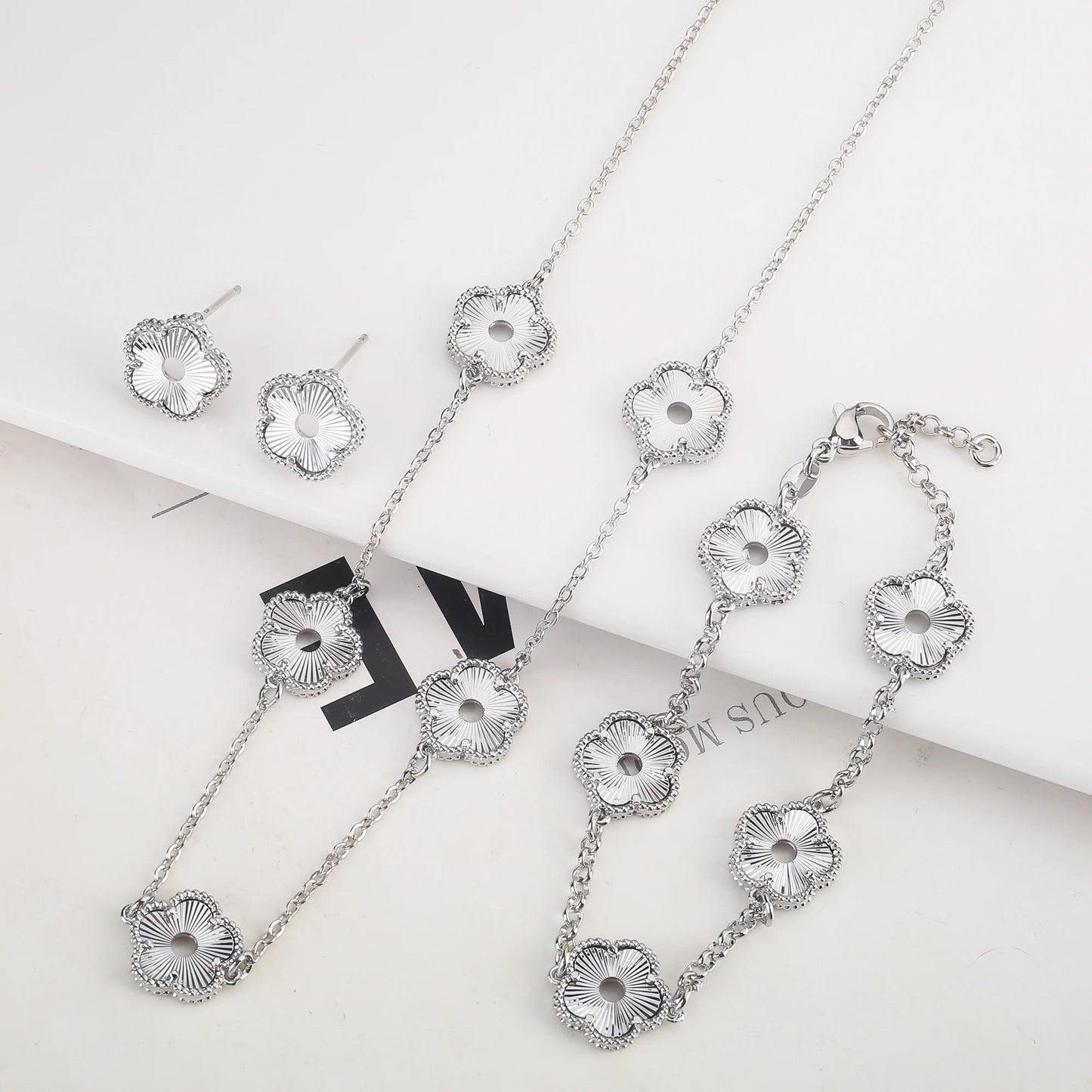 Hollow Metal Double sided Hollow Jewelry Set Sparkling Hot Selling Plum Blossom Jewelry Set Creative New Design For Women Clover