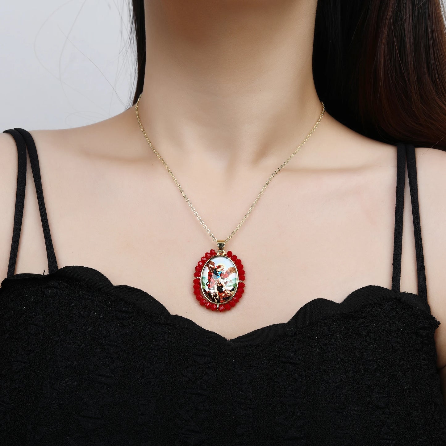 Fashion Shiny Crystal Oval Pendant Necklace High Quality Religious Characters Jewelry Luxury for Man Woman Jewelry Daily Wear