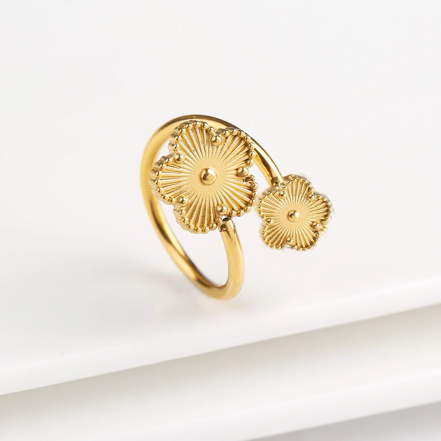 New Design Classic Luxury Stainless Steel Laser Double Flowers Open Ring Temperament For Woman Party Jewelry Daily Wear Clover