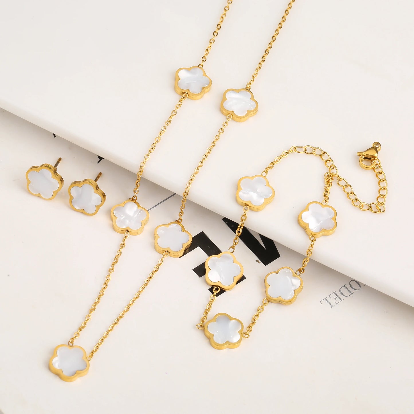 Hot Selling Stainless Steel Single Sided Pendant Necklace With Five Leaf Flower High-Quality Jewelry For Women's Clover