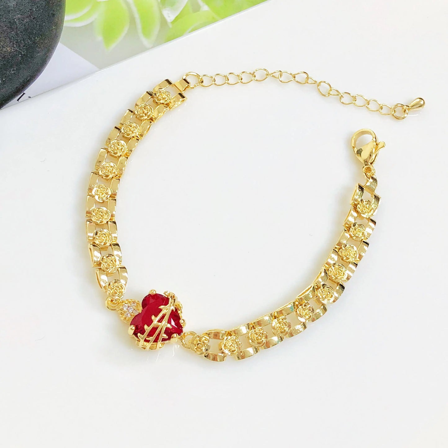 New Fashion Heart-Shaped Crystal Rose Flower Chain Gold-Plated Bracelet for Women Female New Trend Party Jewelry, Birthday Gift
