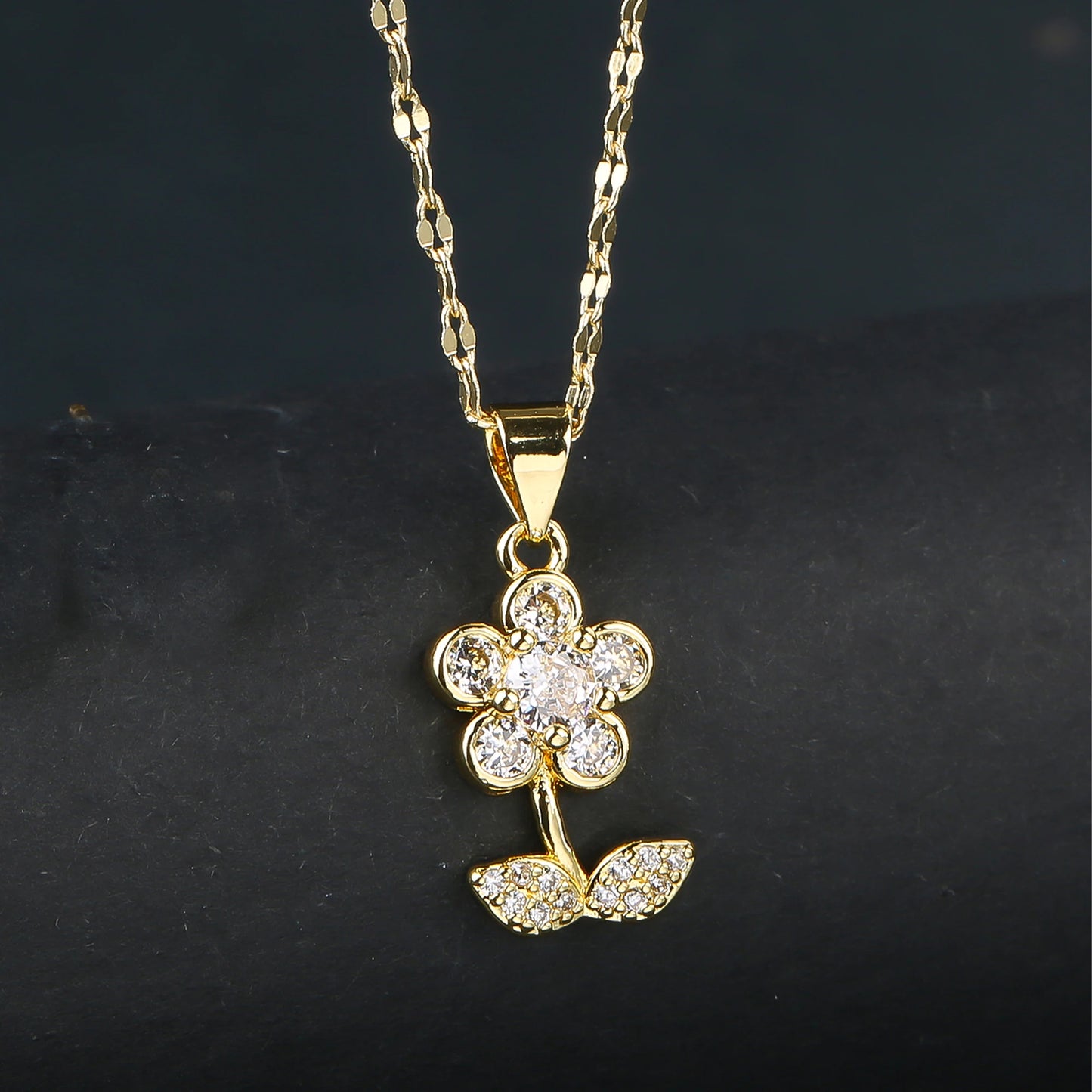 INS Hot Sale Plant Sunflower Crystal Necklace Flower Pendant for Women Girls Casual Party Trend Neck Jewelry Accessories