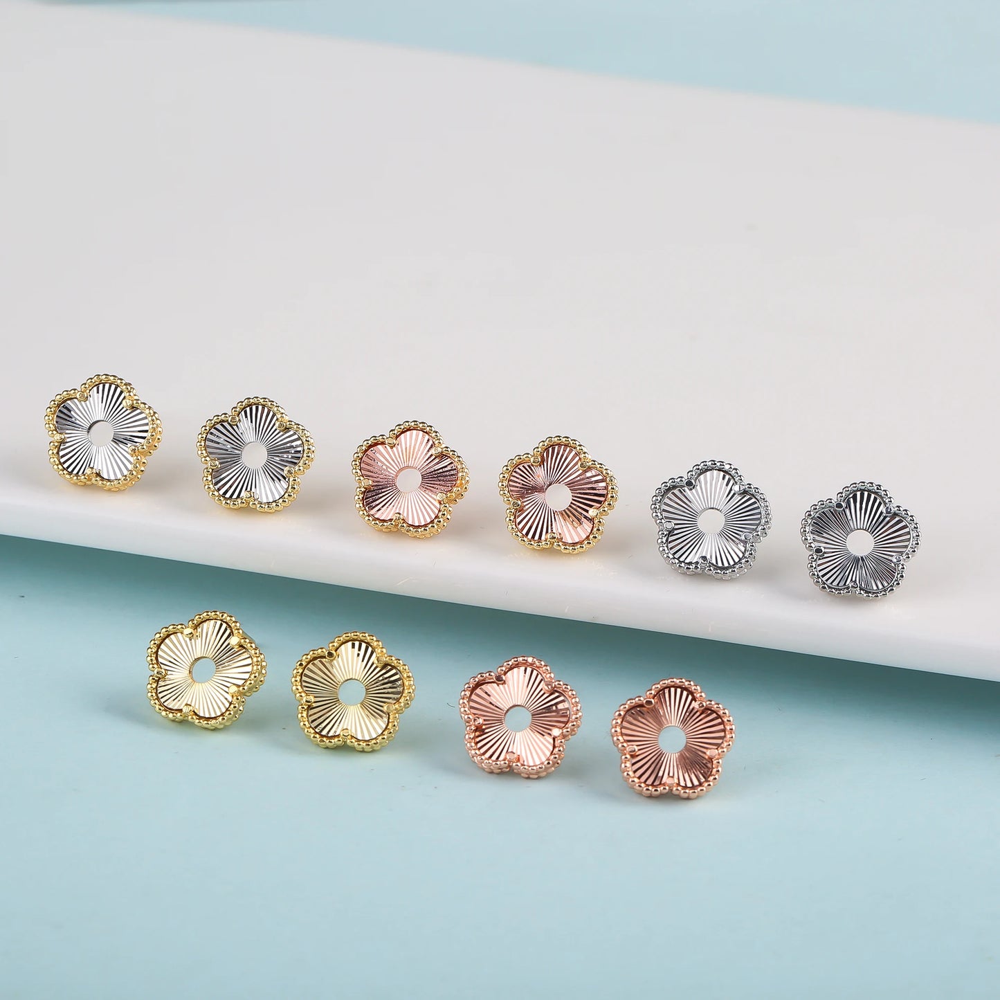 Hollow Metal Double sided Hollow Jewelry Set Sparkling Hot Selling Plum Blossom Jewelry Set Creative New Design For Women Clover