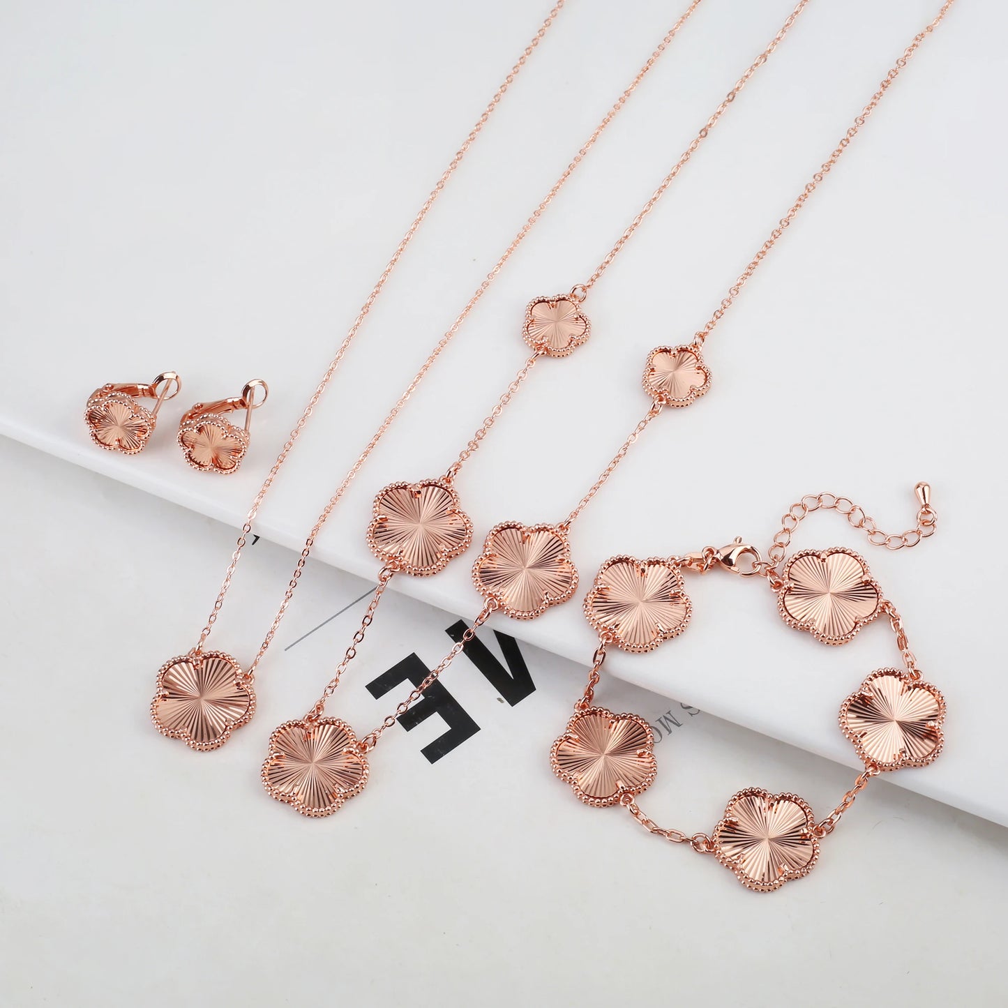 2025 Luxury Hot Selling Shiny Metal New Design Plant Five Leaf Flower Set 15mm Double Sided Women's Gilded Gift Clover