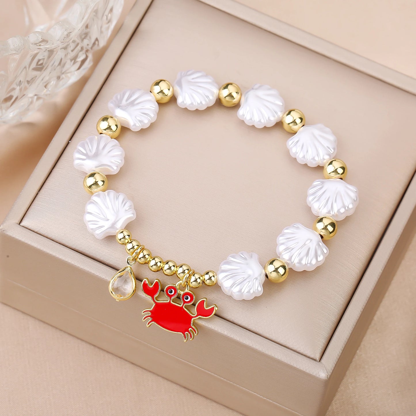 New Trend White Shell Shape Beads Stretch Bracelet Ocean Theme Fish Crab Tree Beetle Charm Gold Color Copper Beads Bracelet