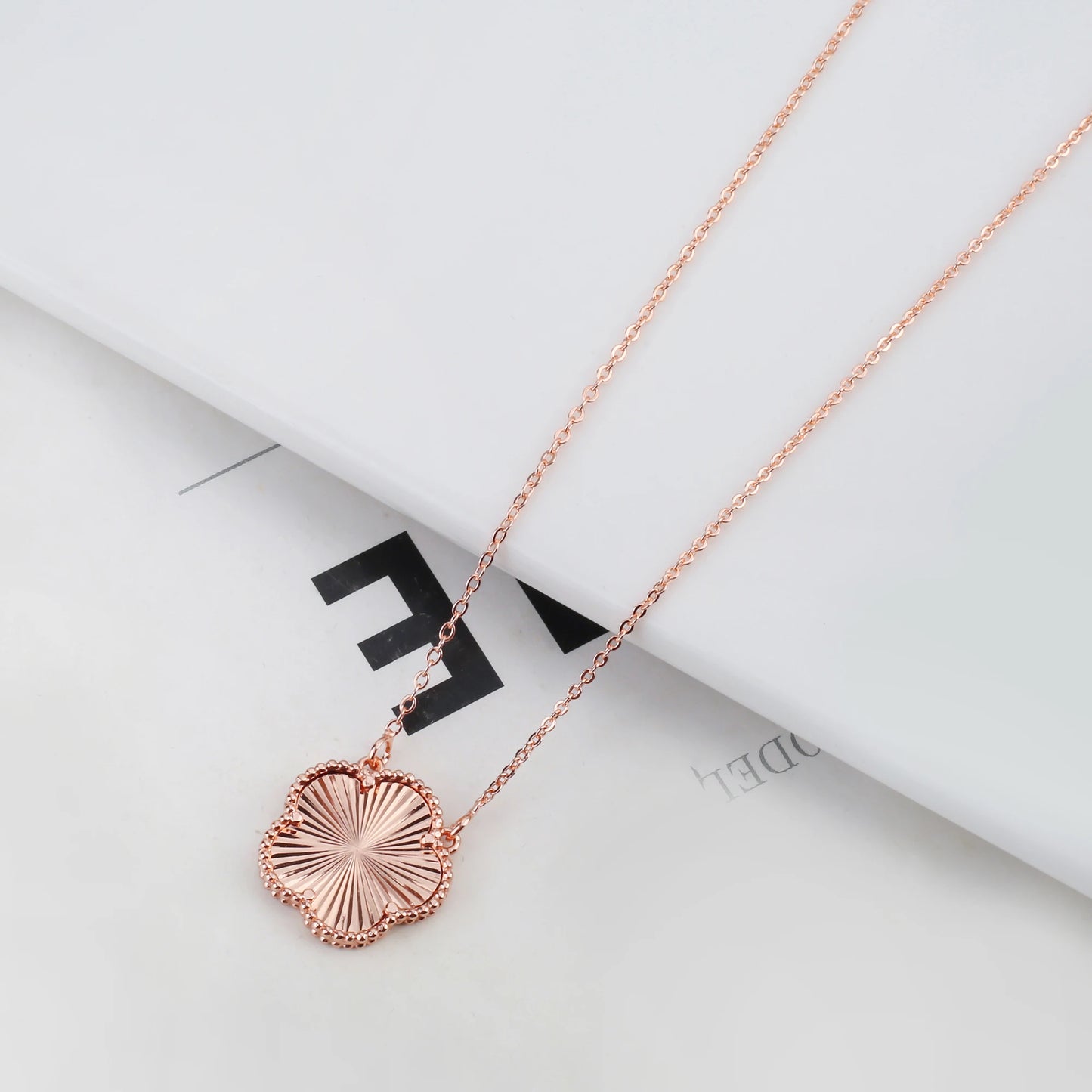 2025 Luxury Hot Selling Shiny Metal New Design Plant Five Leaf Flower Set 15mm Double Sided Women's Gilded Gift Clover