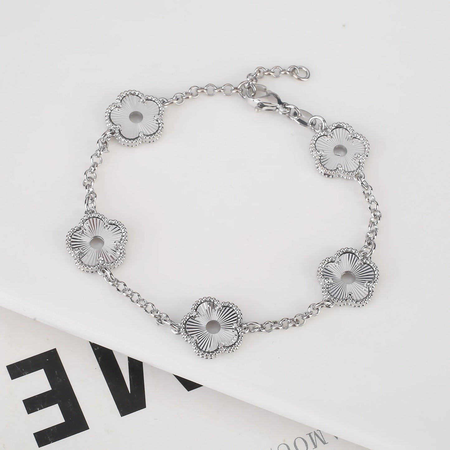 Hollow Metal Double sided Hollow Jewelry Set Sparkling Hot Selling Plum Blossom Jewelry Set Creative New Design For Women Clover
