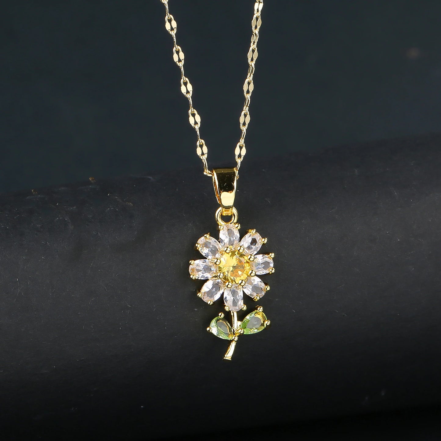 INS Hot Sale Plant Sunflower Crystal Necklace Flower Pendant for Women Girls Casual Party Trend Neck Jewelry Accessories