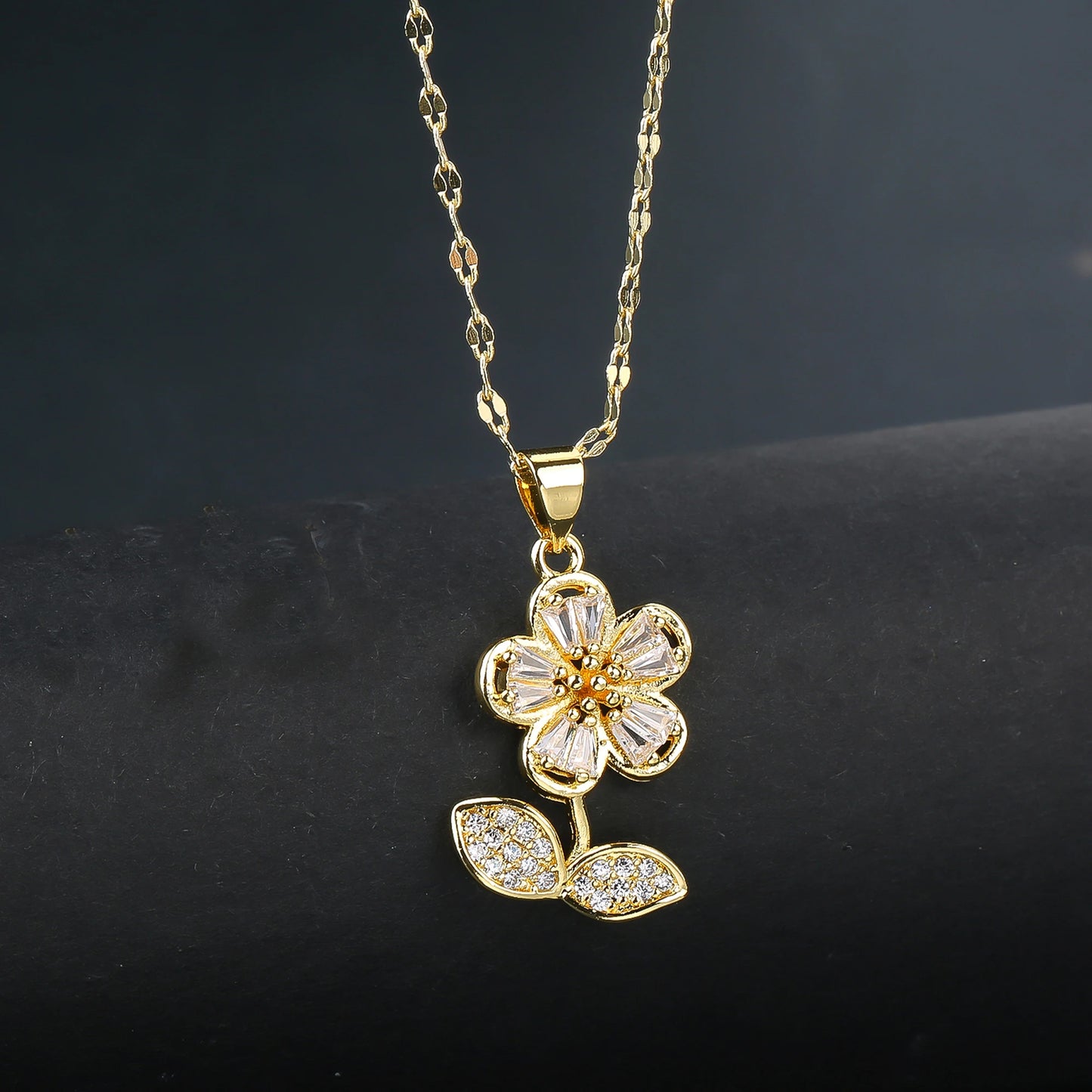 INS Hot Sale Plant Sunflower Crystal Necklace Flower Pendant for Women Girls Casual Party Trend Neck Jewelry Accessories