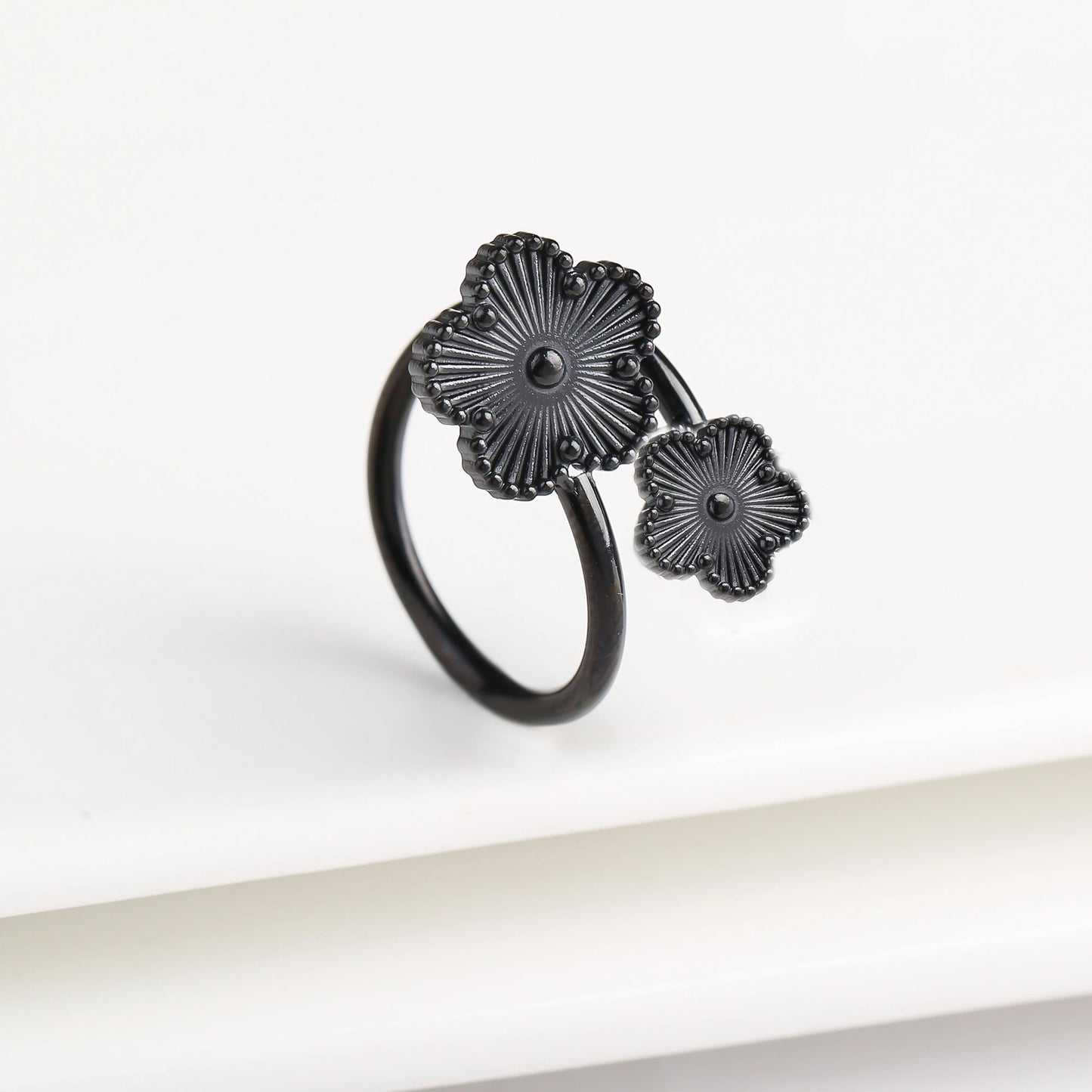 New Design Classic Luxury Stainless Steel Laser Double Flowers Open Ring Temperament For Woman Party Jewelry Daily Wear Clover
