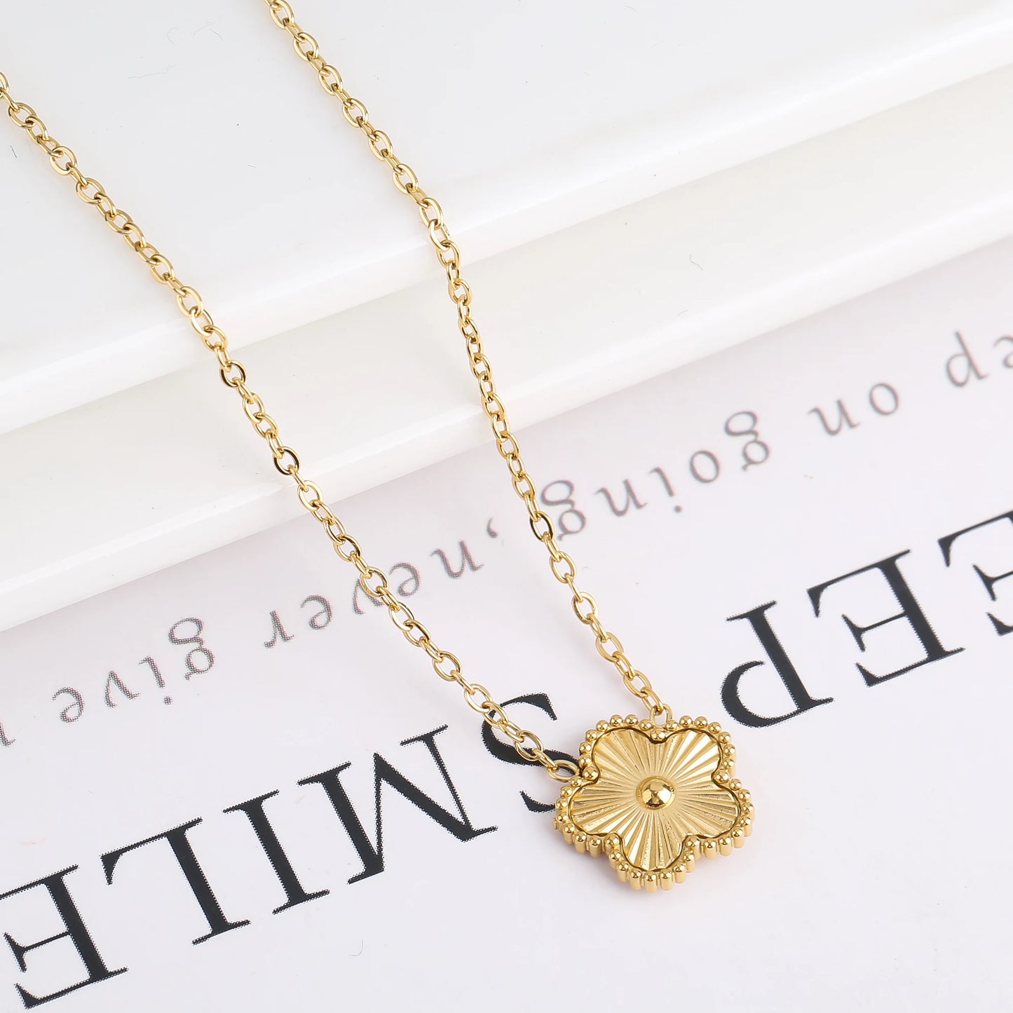 Waterproof Clover five-leaf flower Metal Laser Stainless Steel Jewelry Set Classic for Woman Luxury Party Jewelry Daily Wear