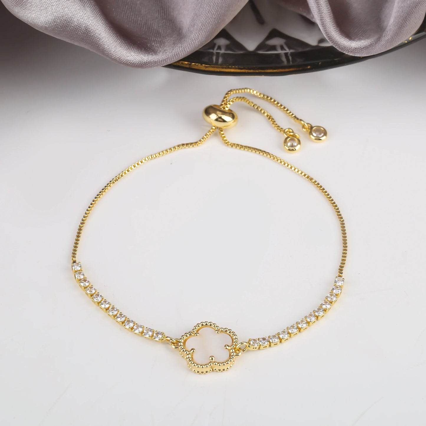 INS Hot Selling Lucky simple Five Leaves Flower Bracelet Shiny Zircon Adjustable Bracelet Classic for Women Party Jewelry Gift