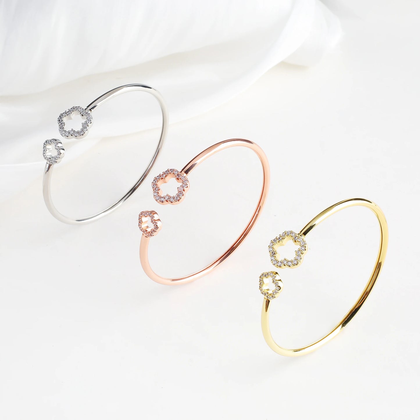 Flower Jewelry Bracelet Shiny Zirconia Hollow Five Leaf Flower Opening Bangle Simple for Woman Girl Party Jewelry Gift Clover