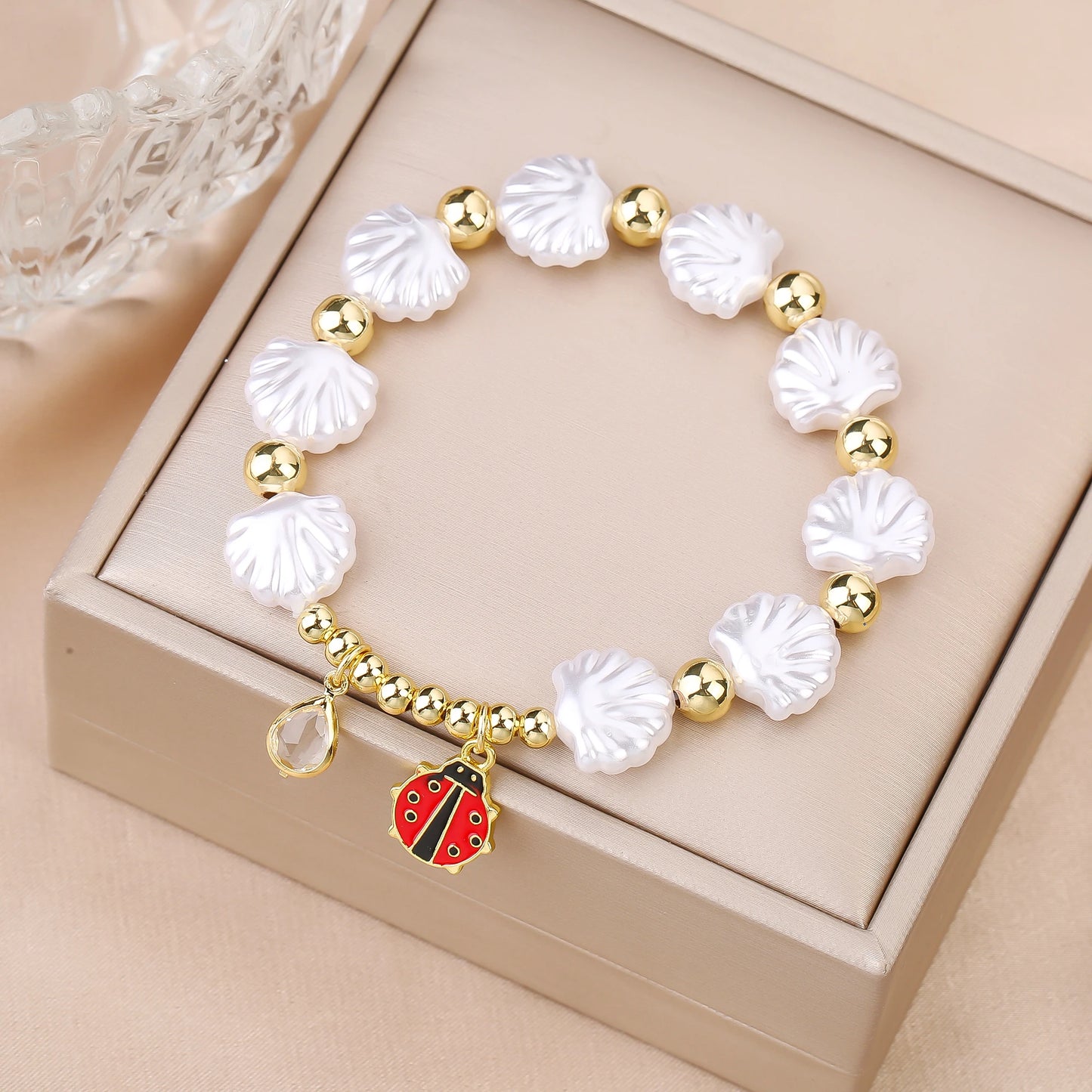 New Trend White Shell Shape Beads Stretch Bracelet Ocean Theme Fish Crab Tree Beetle Charm Gold Color Copper Beads Bracelet
