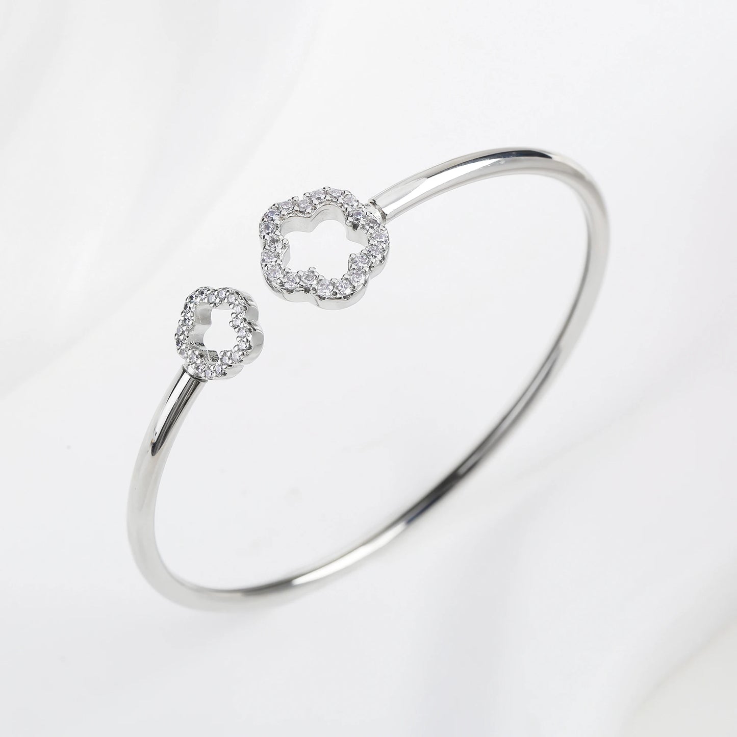 Flower Jewelry Bracelet Shiny Zirconia Hollow Five Leaf Flower Opening Bangle Simple for Woman Girl Party Jewelry Gift Clover