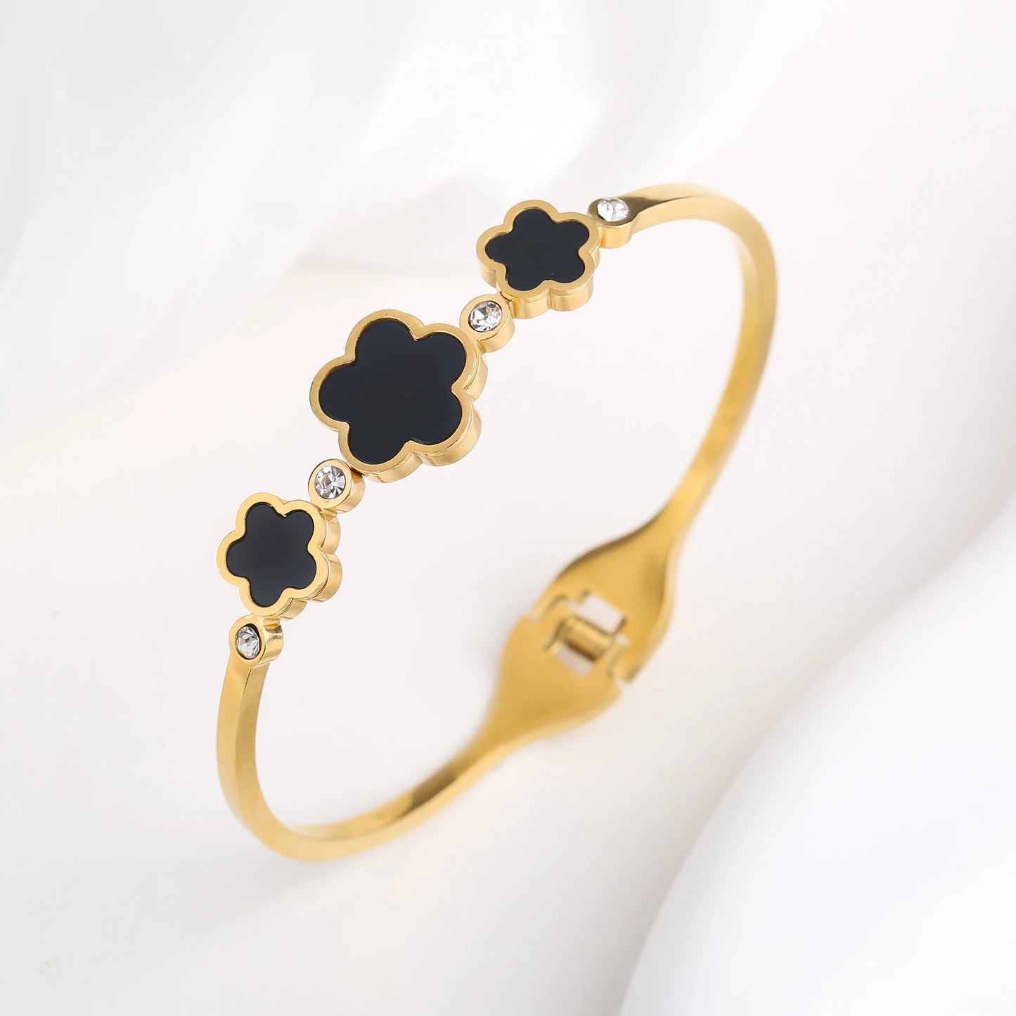 INS Hot Sale Stainless Steel Laser Five Leaf Flower Opening Ladies Bangle Classic For Woman Girl Clover Jewelry Party Gift 2024