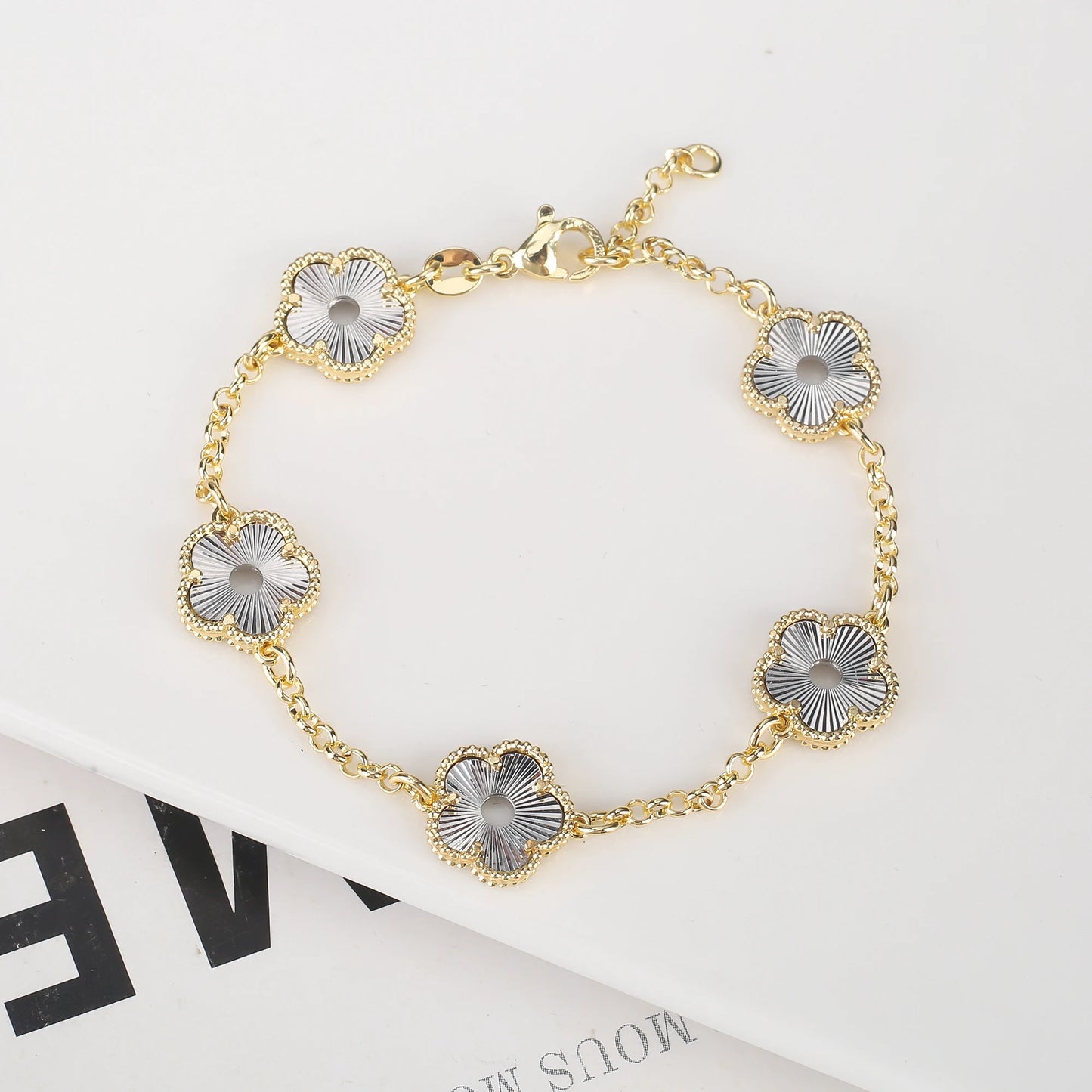 Hollow Metal Double sided Hollow Jewelry Set Sparkling Hot Selling Plum Blossom Jewelry Set Creative New Design For Women Clover
