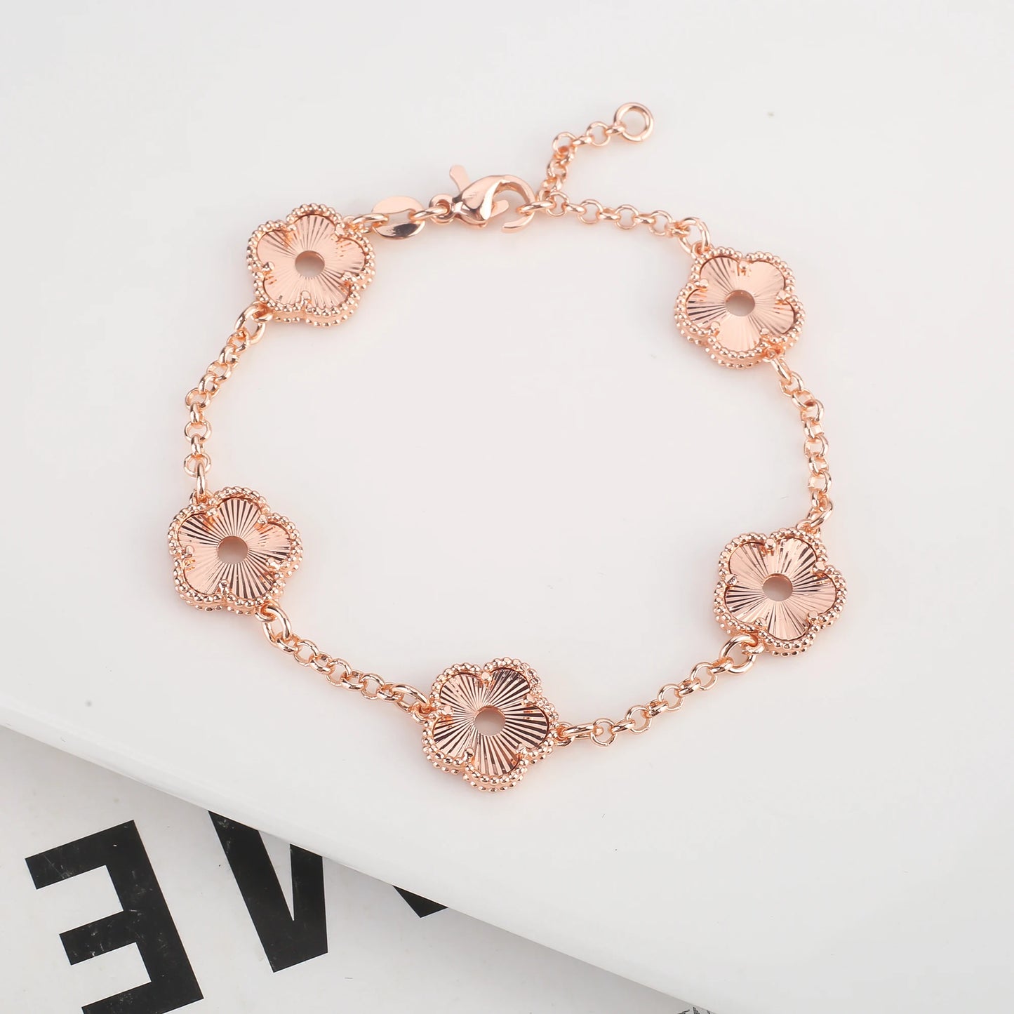 Hollow Metal Double sided Hollow Jewelry Set Sparkling Hot Selling Plum Blossom Jewelry Set Creative New Design For Women Clover