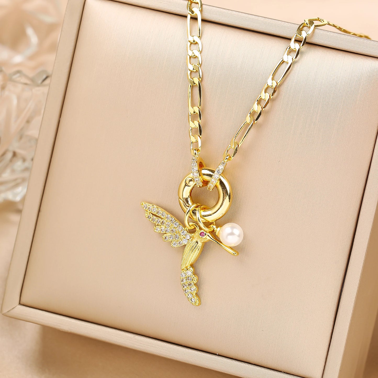 Hot Sale Gold Plated Animal Hip Hop Hummingbird Bird Pearl Pendant Necklace New Fashion Man Woman Casual Vacation Jewelry Gift