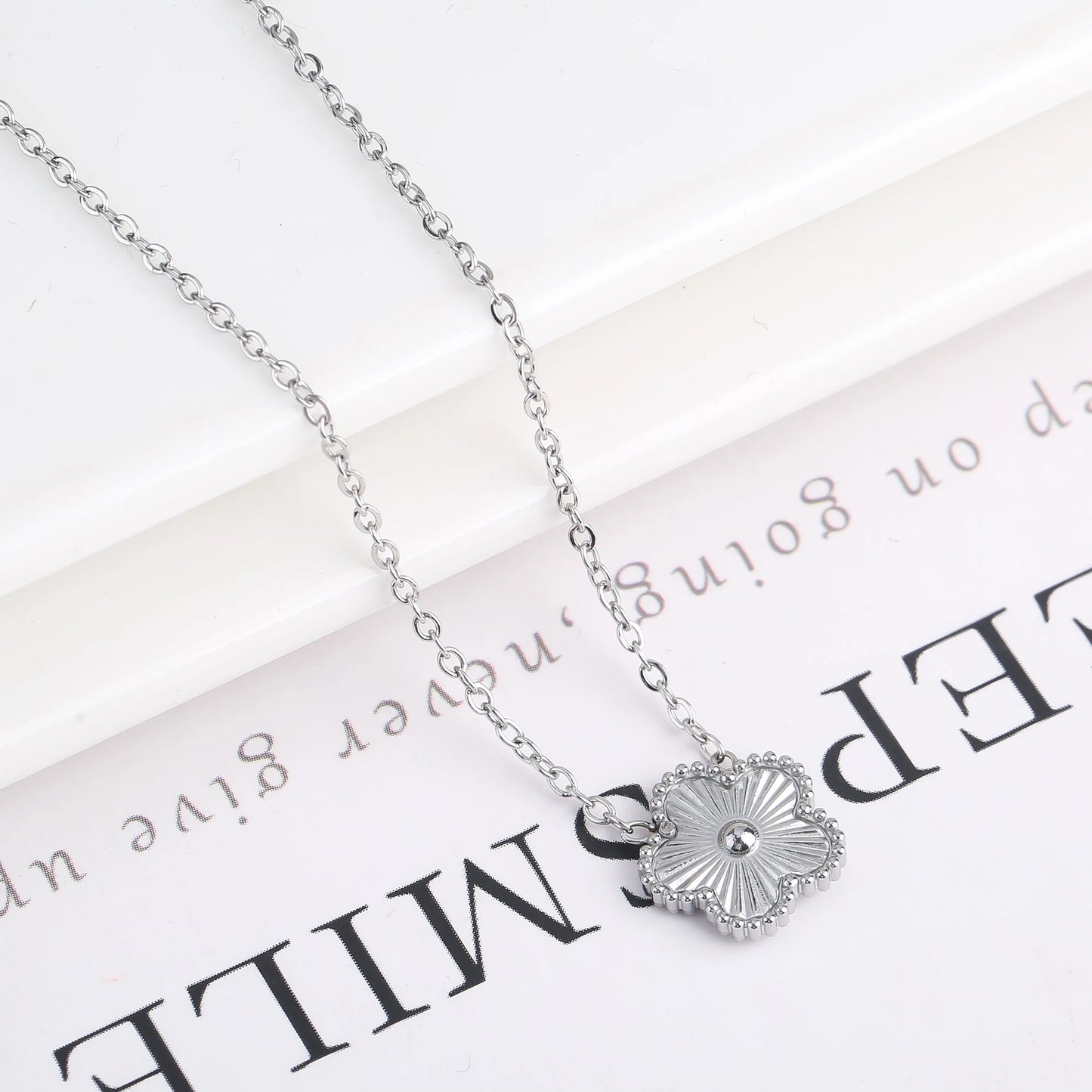 Waterproof Clover five-leaf flower Metal Laser Stainless Steel Jewelry Set Classic for Woman Luxury Party Jewelry Daily Wear