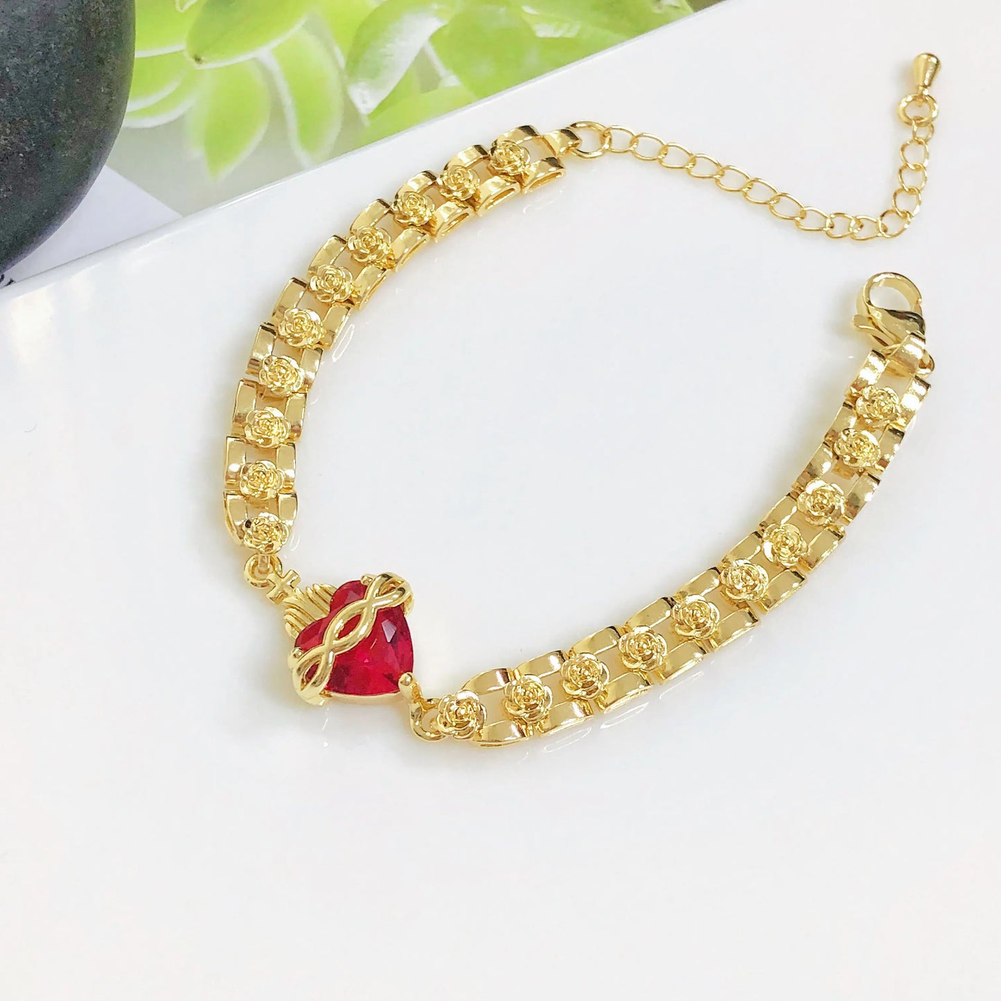 New Fashion Heart-Shaped Crystal Rose Flower Chain Gold-Plated Bracelet for Women Female New Trend Party Jewelry, Birthday Gift