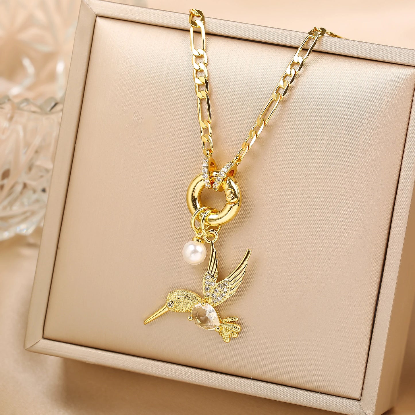 Hot Sale Gold Plated Animal Hip Hop Hummingbird Bird Pearl Pendant Necklace New Fashion Man Woman Casual Vacation Jewelry Gift