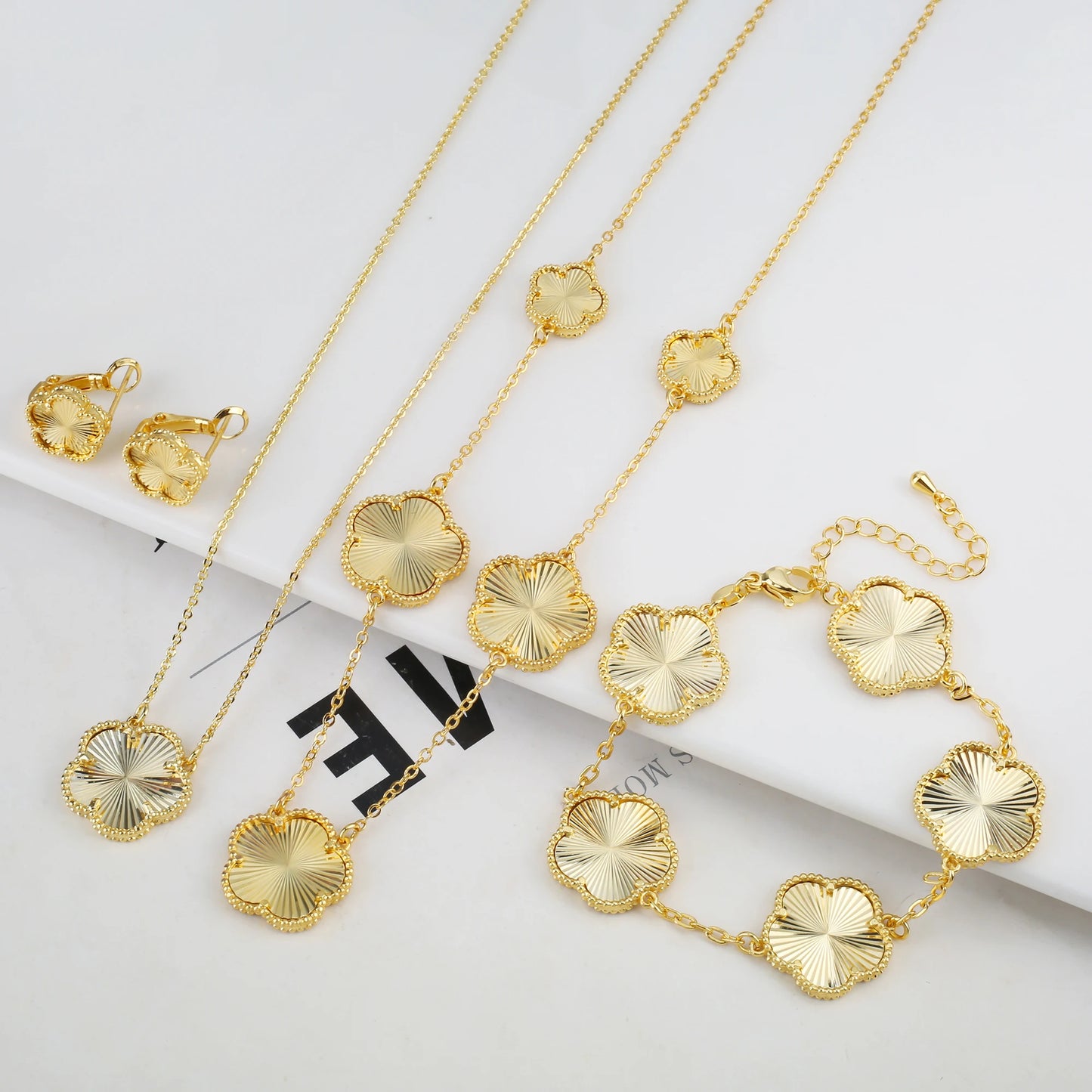 2025 Luxury Hot Selling Shiny Metal New Design Plant Five Leaf Flower Set 15mm Double Sided Women's Gilded Gift Clover