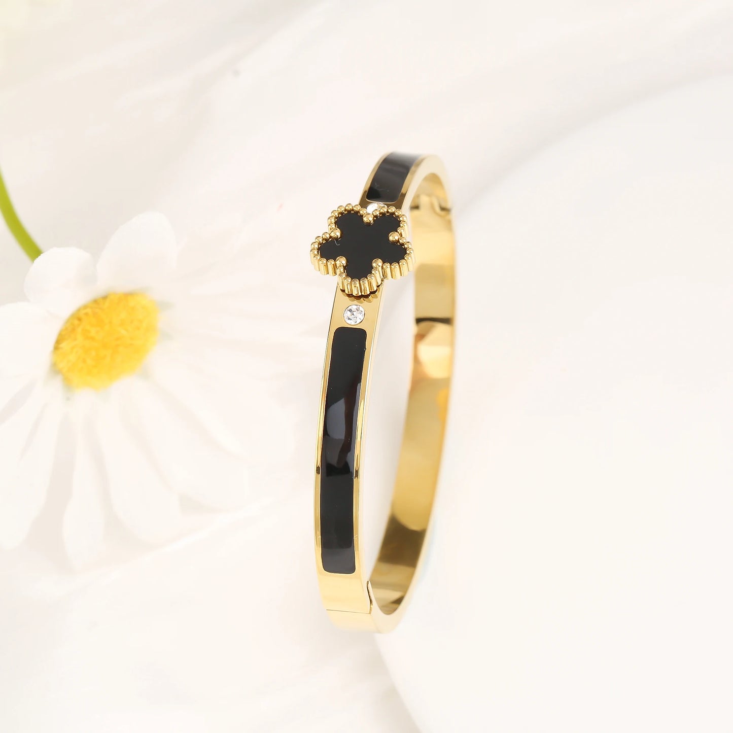 New Classic Oil Drip Stainless Steel Five Leaf Flower Open Bangle Luxury for Man Woman Daily Party Jewelry Couple Gift Clover