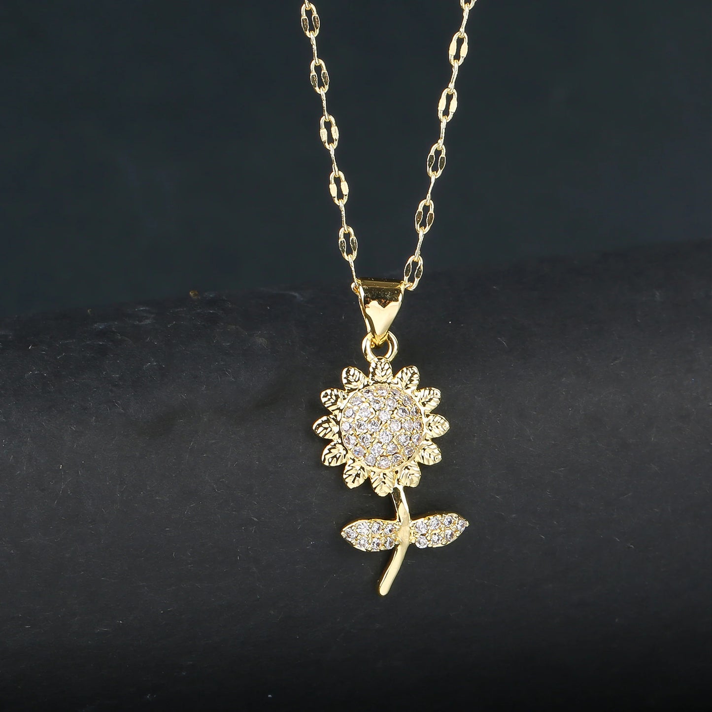 INS Hot Sale Plant Sunflower Crystal Necklace Flower Pendant for Women Girls Casual Party Trend Neck Jewelry Accessories