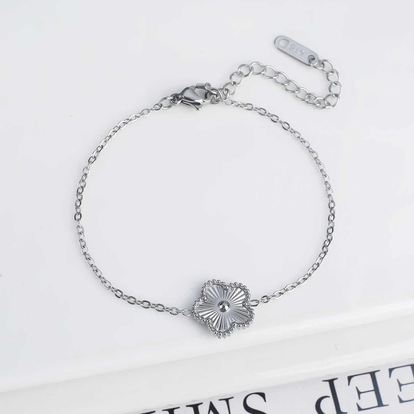 Waterproof Clover five-leaf flower Metal Laser Stainless Steel Jewelry Set Classic for Woman Luxury Party Jewelry Daily Wear