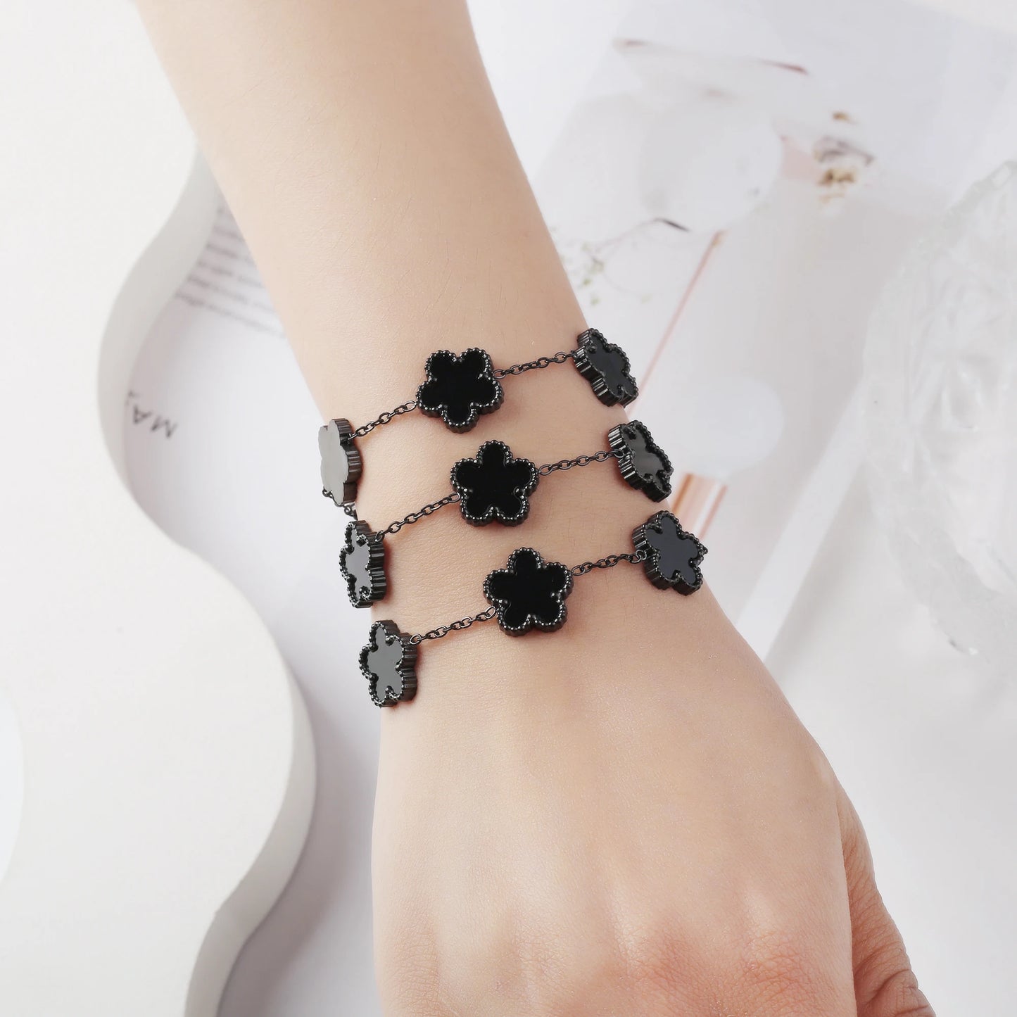 White Black Red Green Shell Five Leaf Flower Stainless Steel Ladies Bracelet Simple for Woman Party Birthday Jewelry Gift Clover