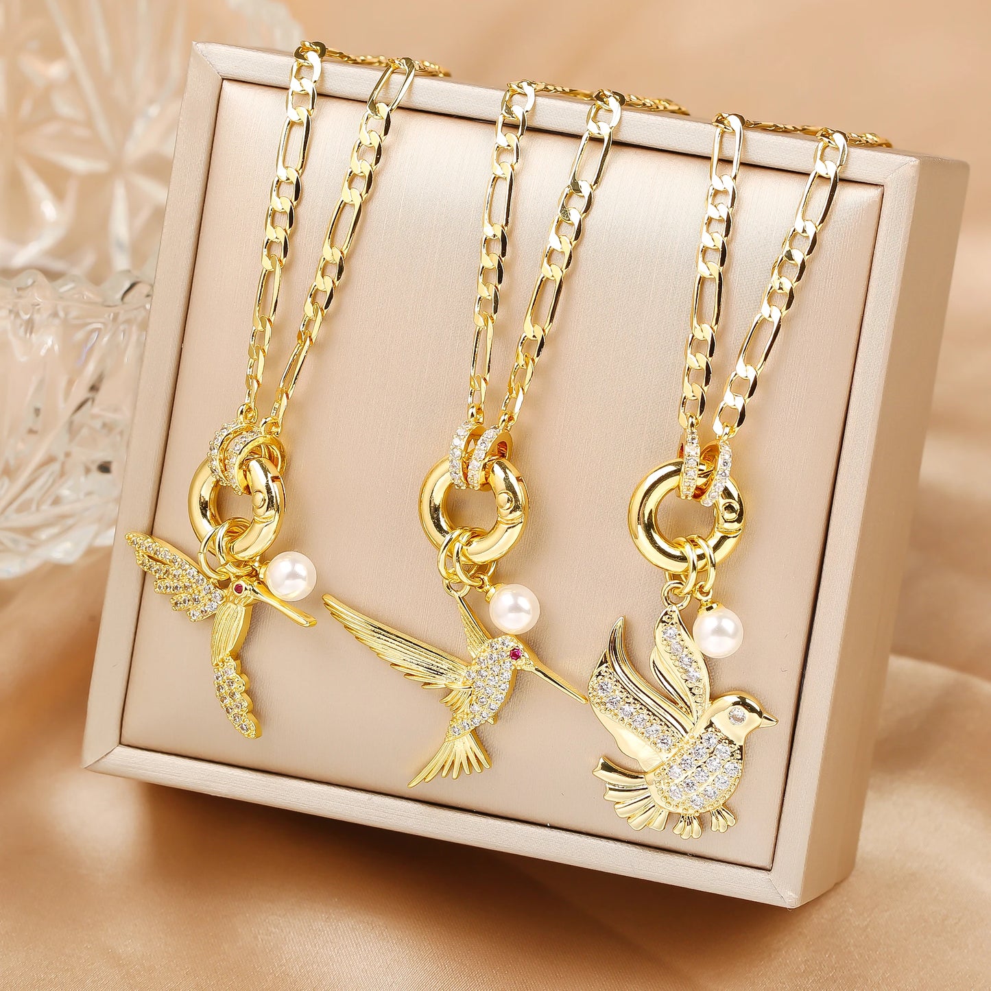 Hot Sale Gold Plated Animal Hip Hop Hummingbird Bird Pearl Pendant Necklace New Fashion Man Woman Casual Vacation Jewelry Gift